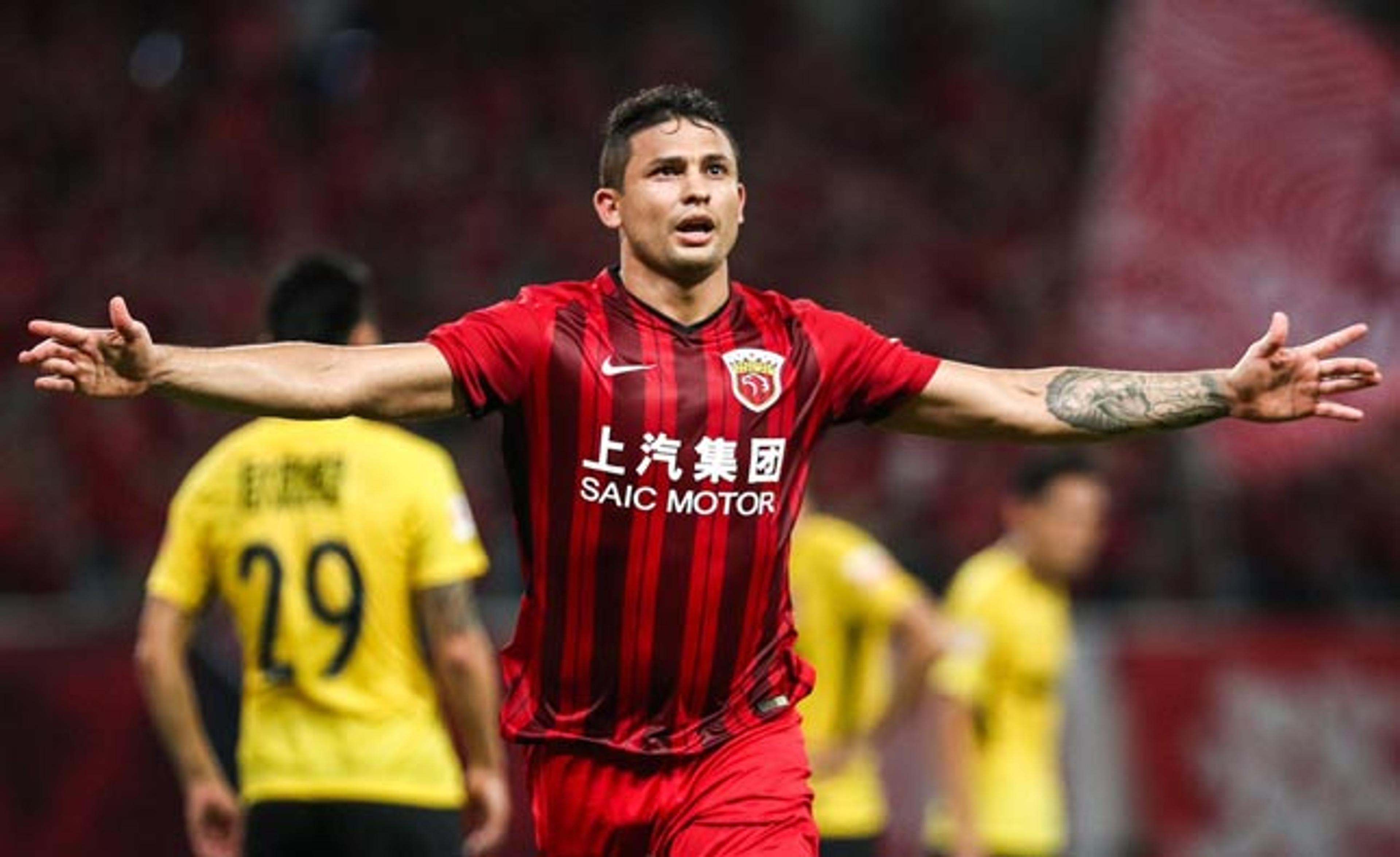 Lei do ex ataca, Elkeson marca, e Shanghai SIPG bate Evergrande