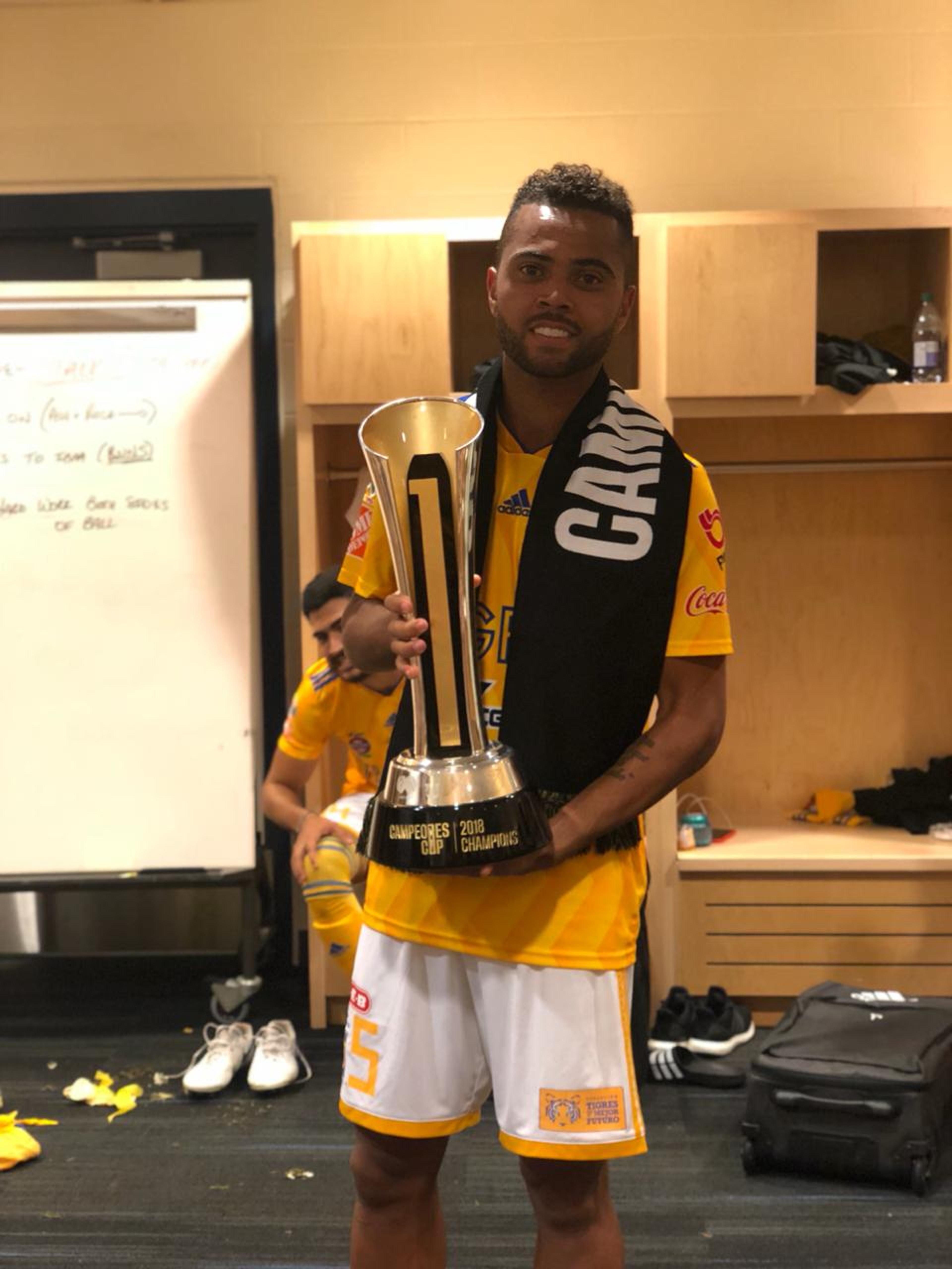 Rafael Carioca comemora título da Campeones Cup pelo Tigres