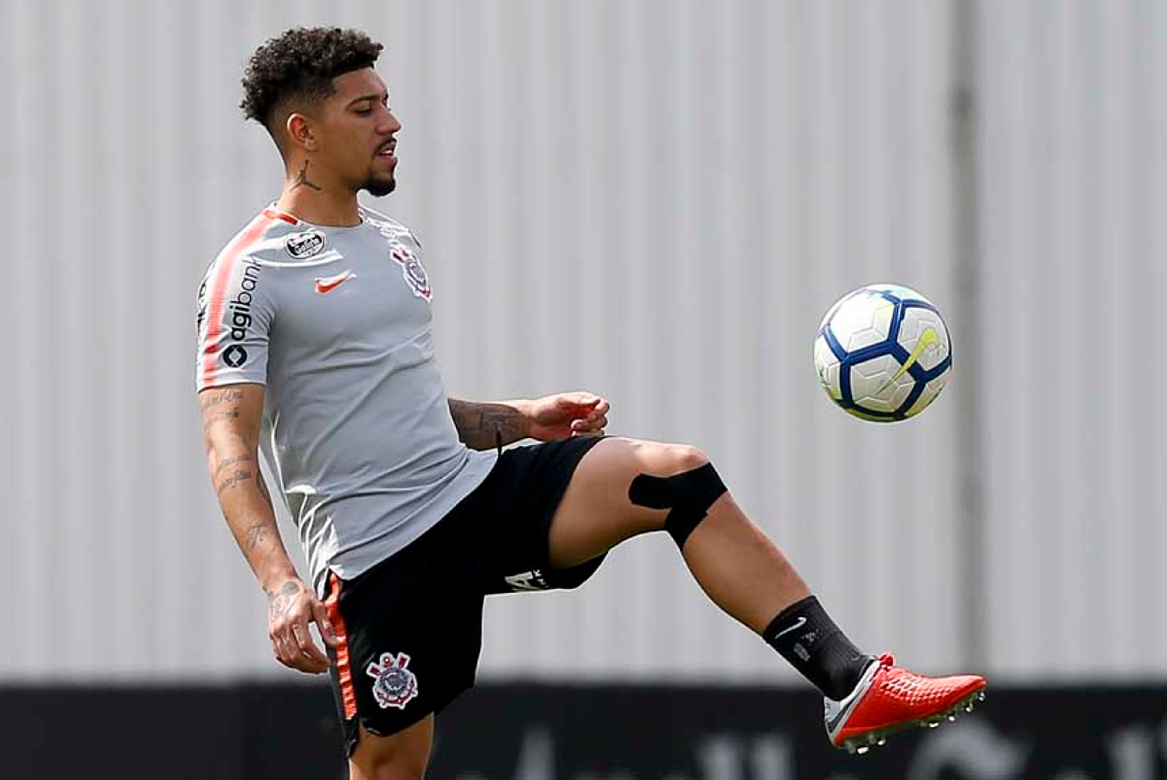 Corinthians tem ausência de trio em treino de olho no Vitória