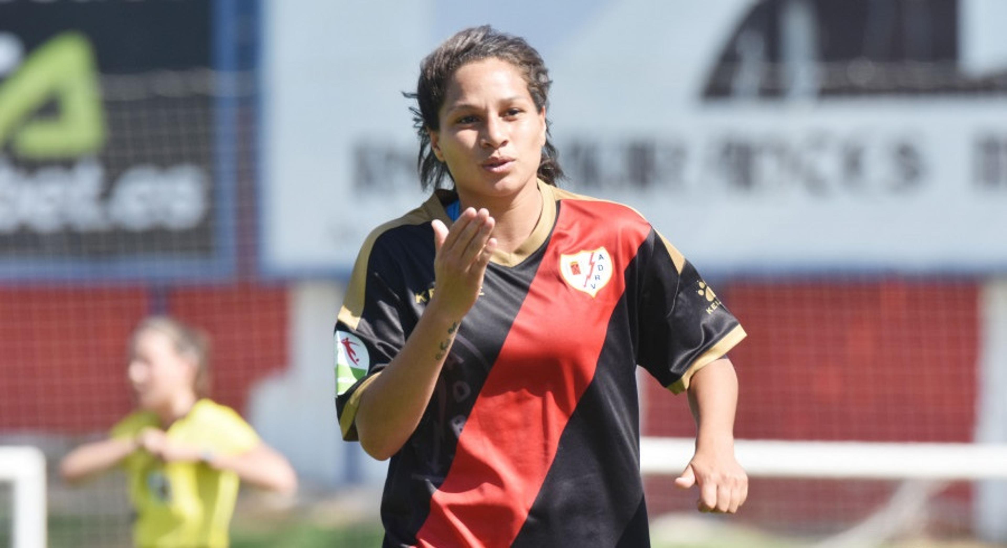 Atacante venezuelana estreia com hat-trick na Espanha