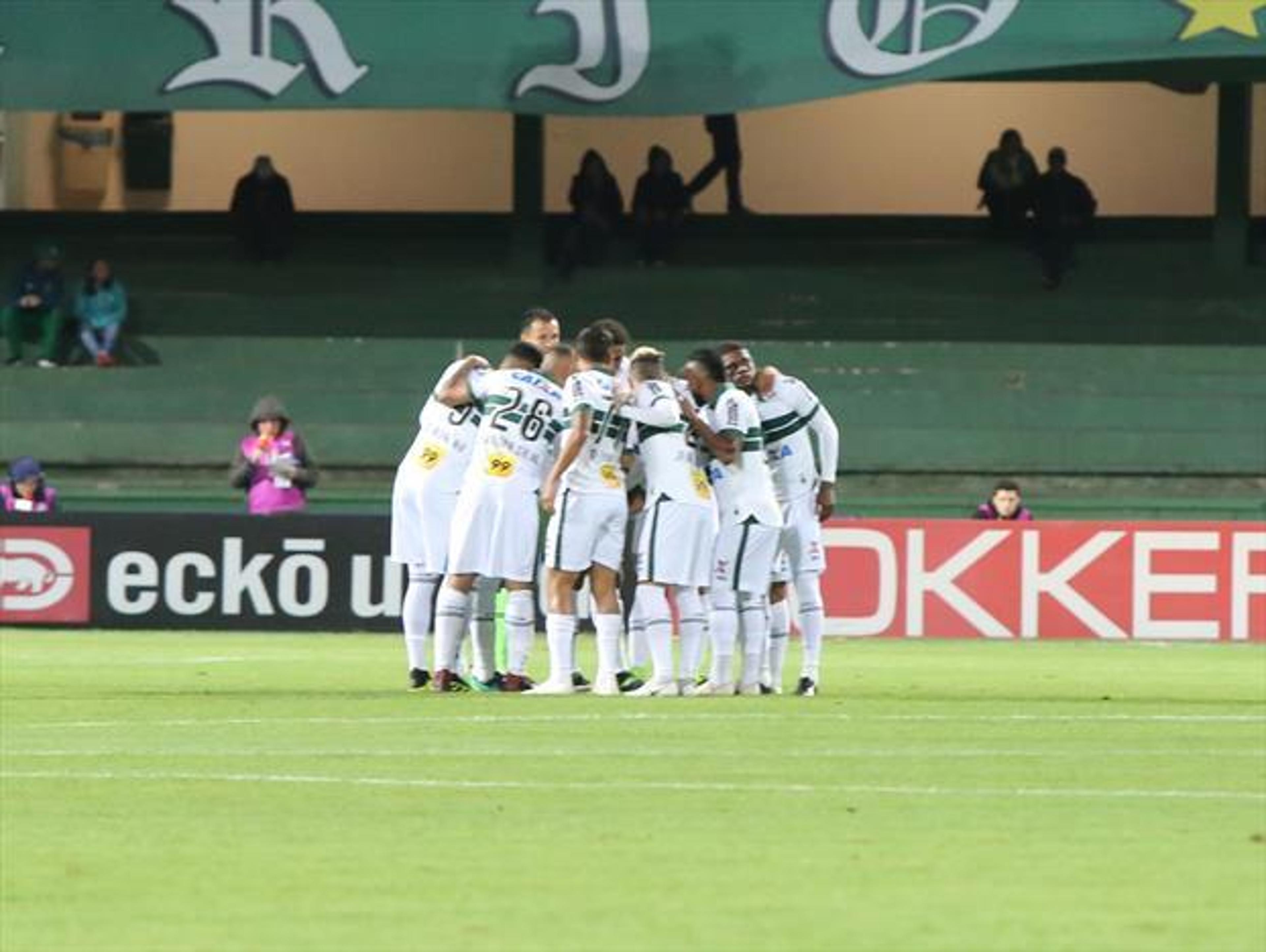 Com gol de pênalti nos acréscimos, Coritiba vence o Juventude e segue vivo na Série B