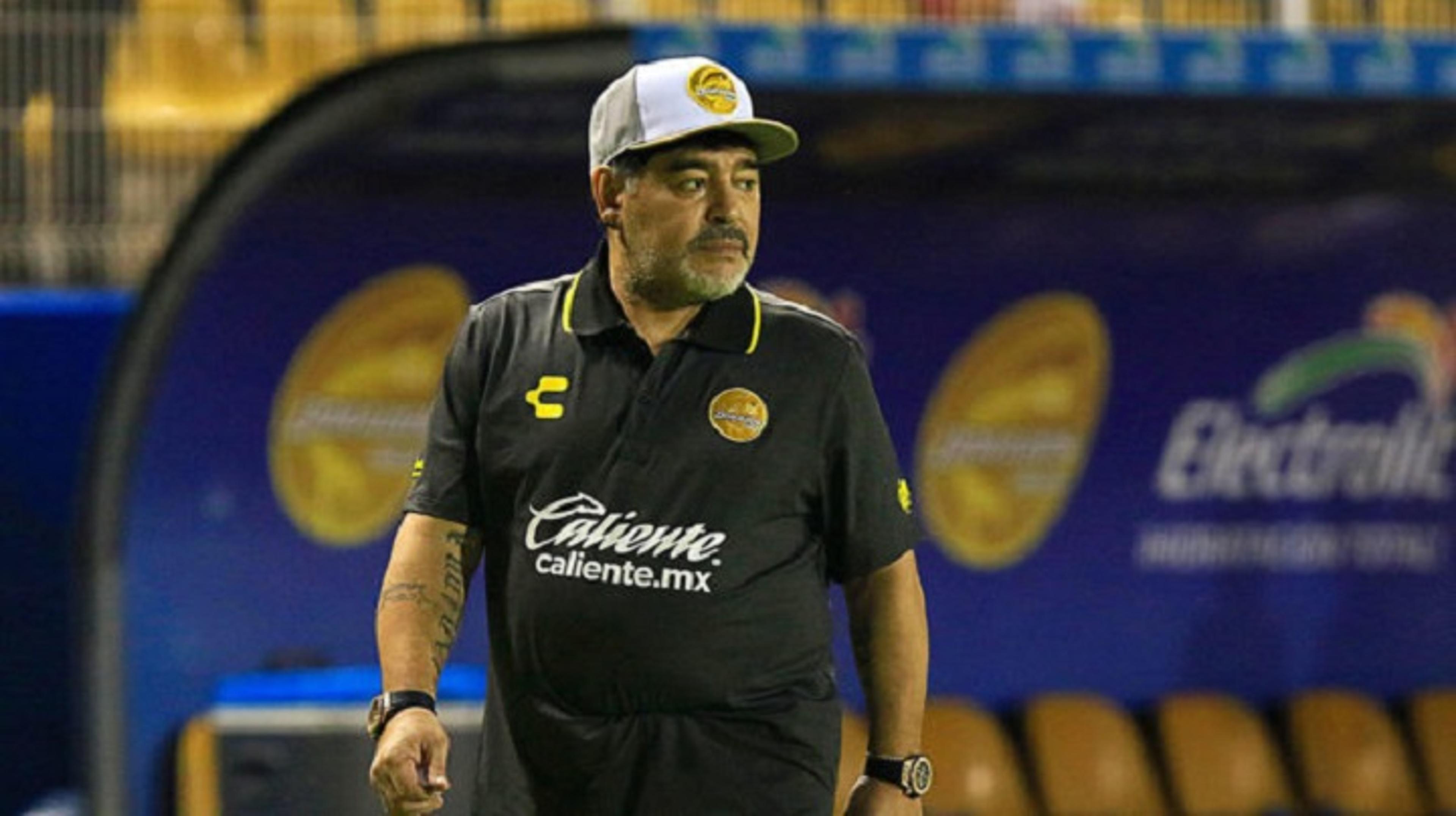 Dois técnicos argentinos são chamados de “grandes amigos” por Maradona