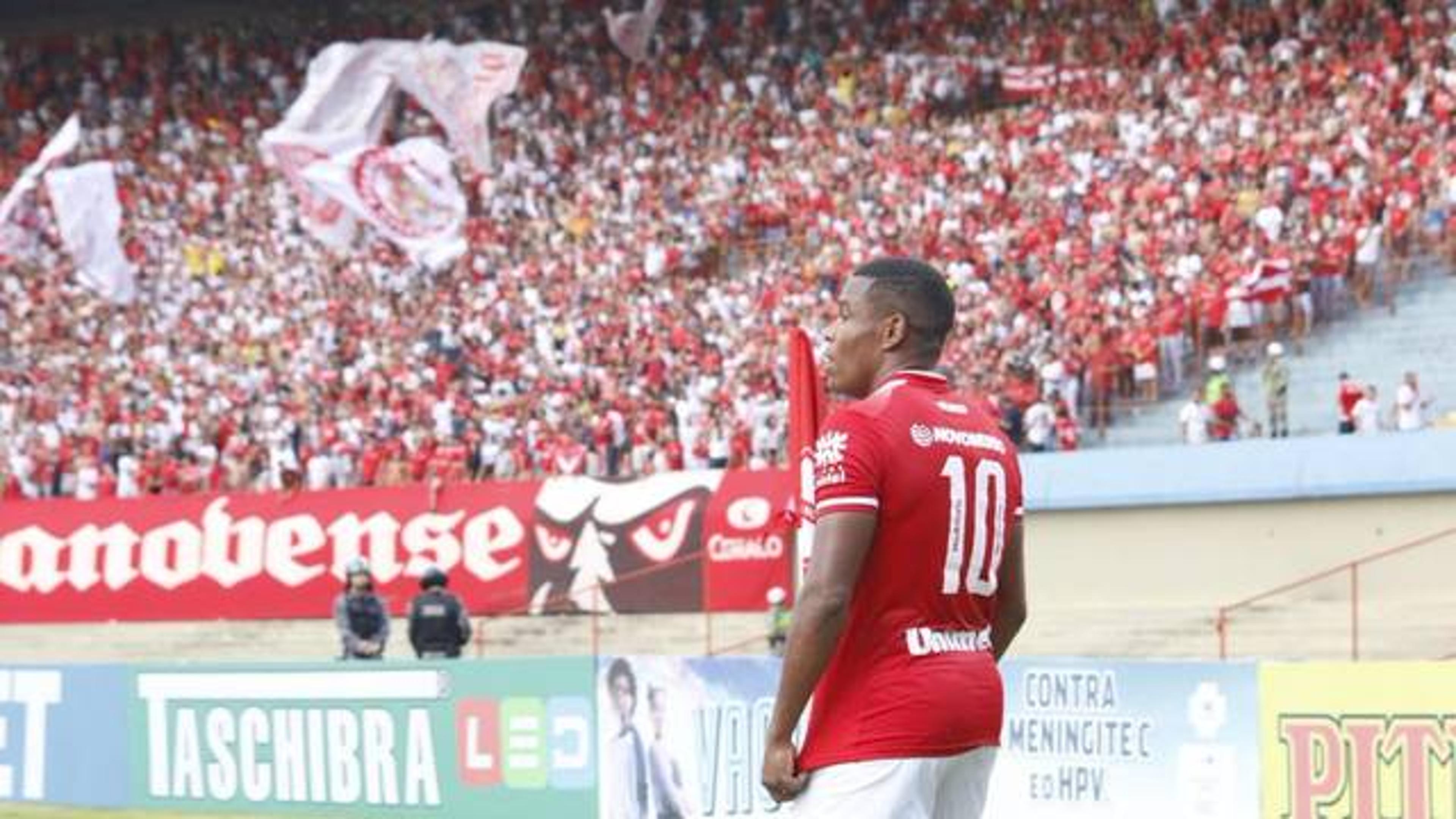 Alan Mineiro decide e Vila Nova derrota o Juventude