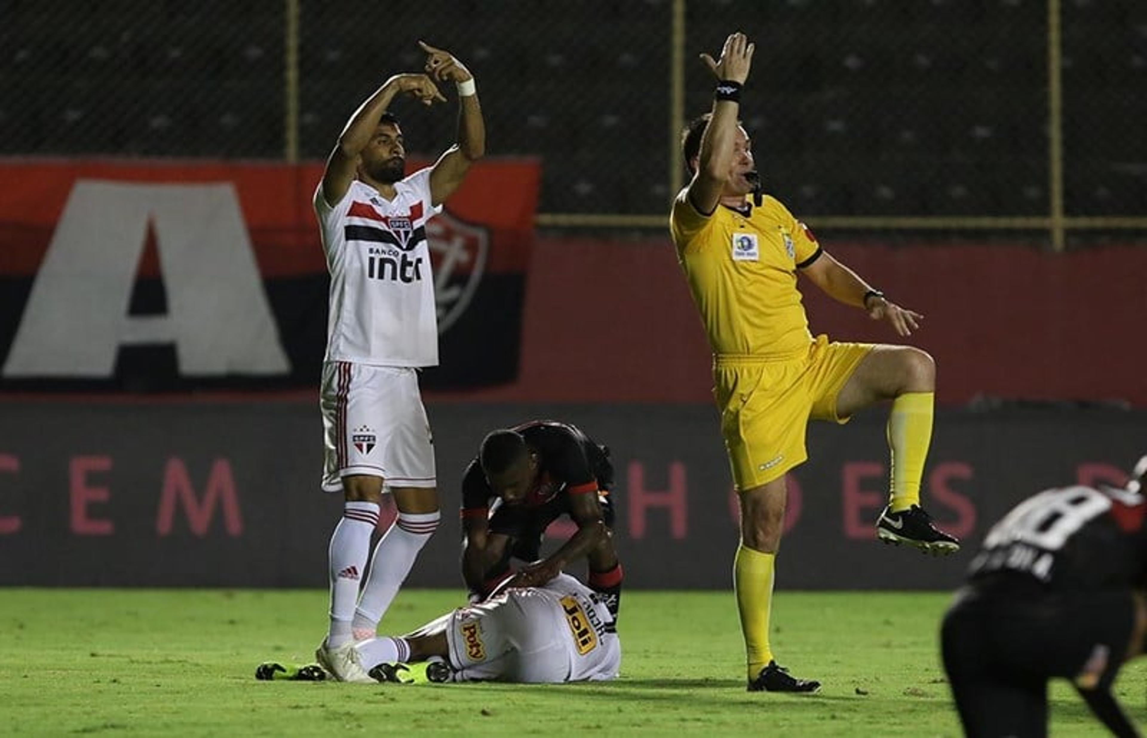 Rojas passará por cirurgia e volta a jogar pelo São Paulo apenas em 2019