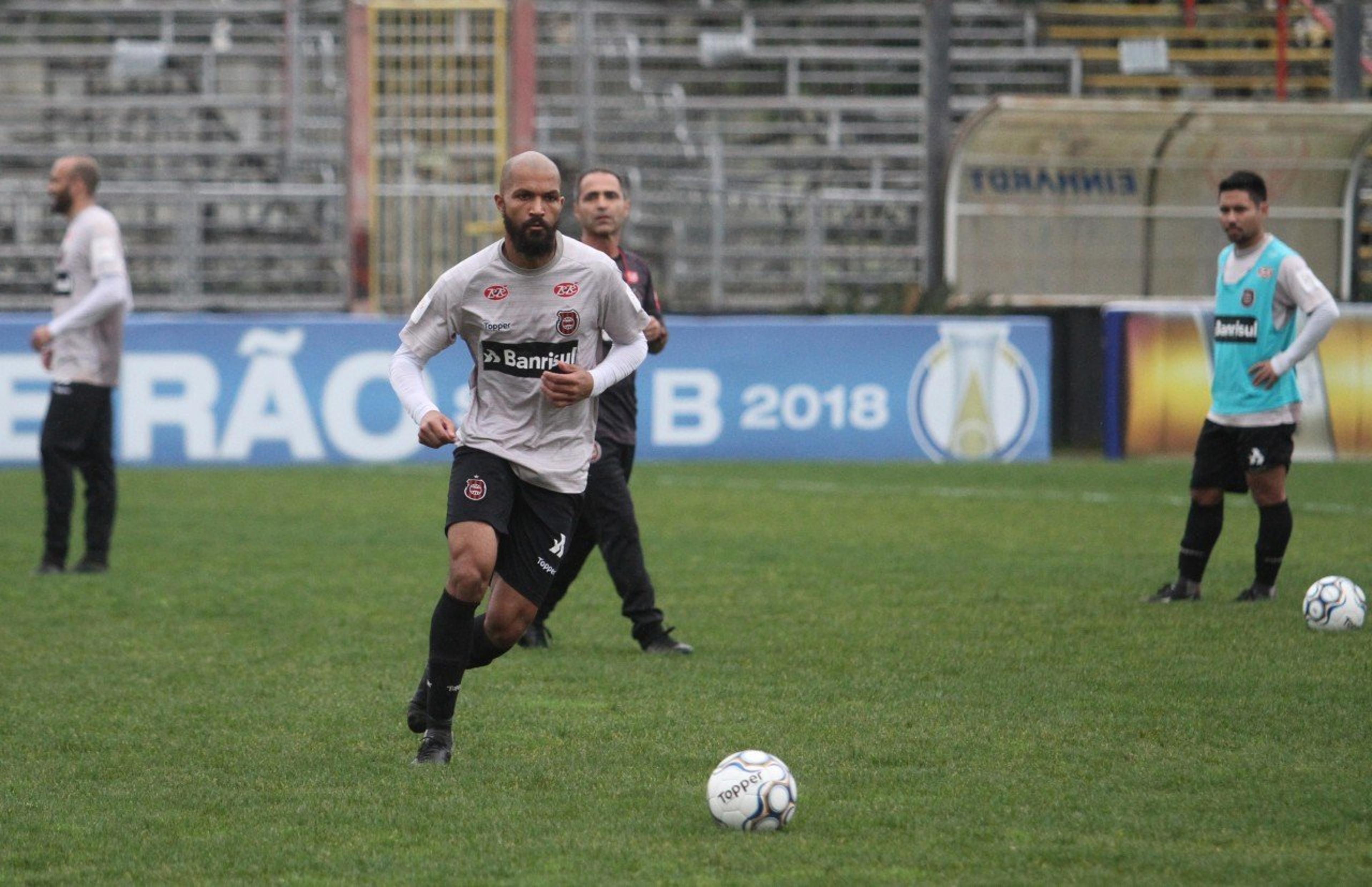 Heverton relembra passagem no Juventude, rival em clássico gaúcho