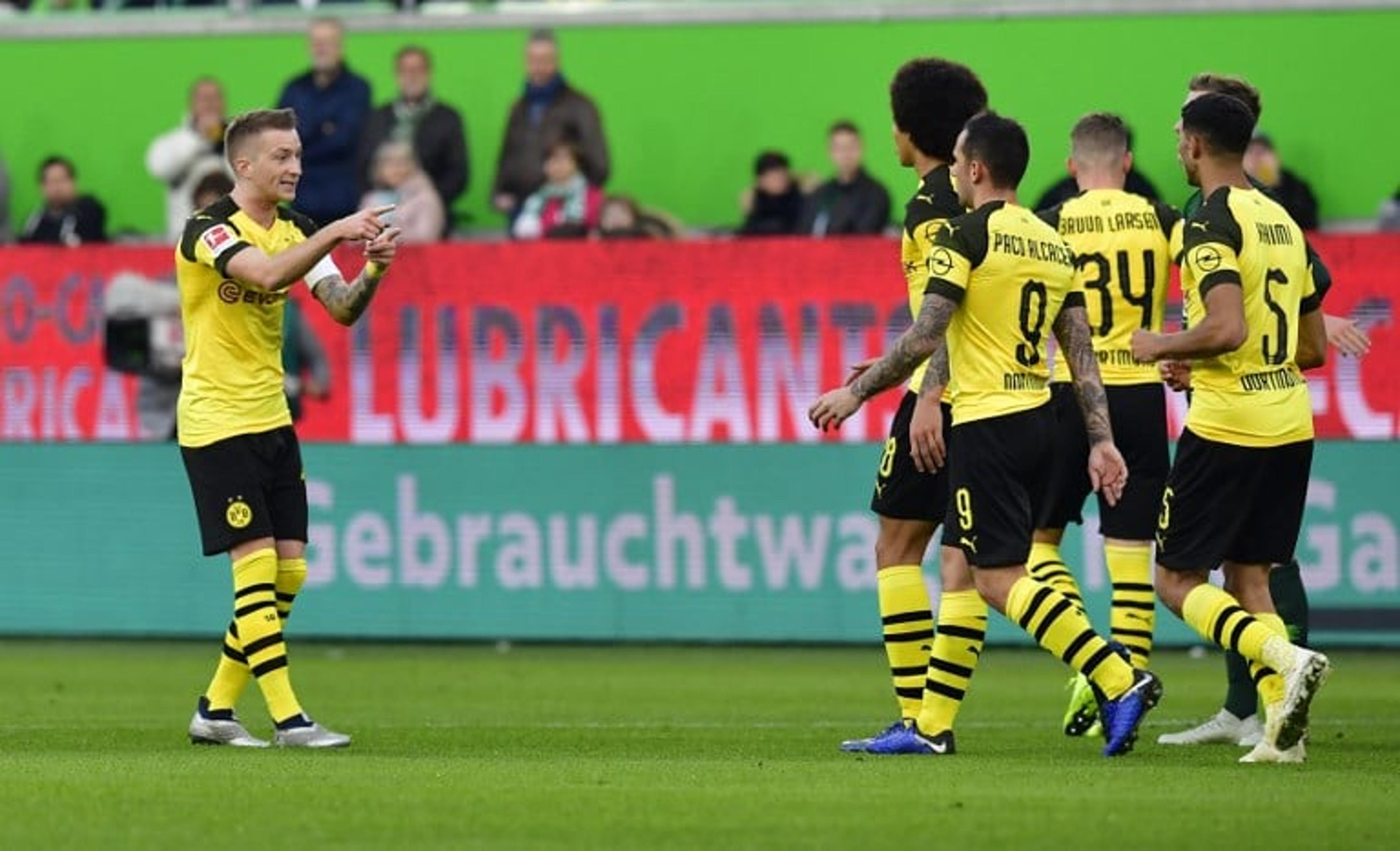 Reus marca, Dortmund vence Wolfsburg e dispara na Bundesliga