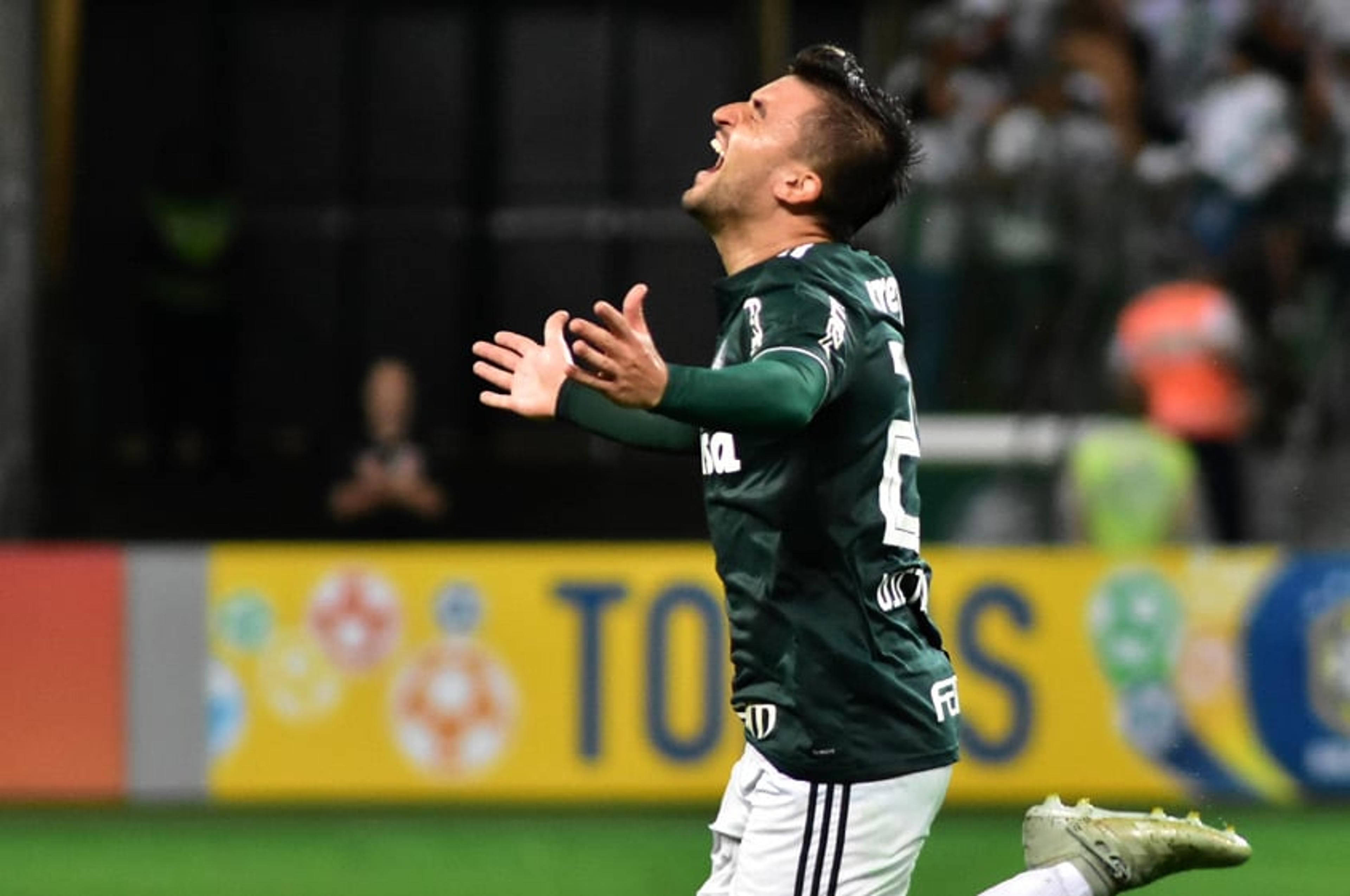 Gol de falta de Victor Luis encerrou jejum de seis anos no Palmeiras