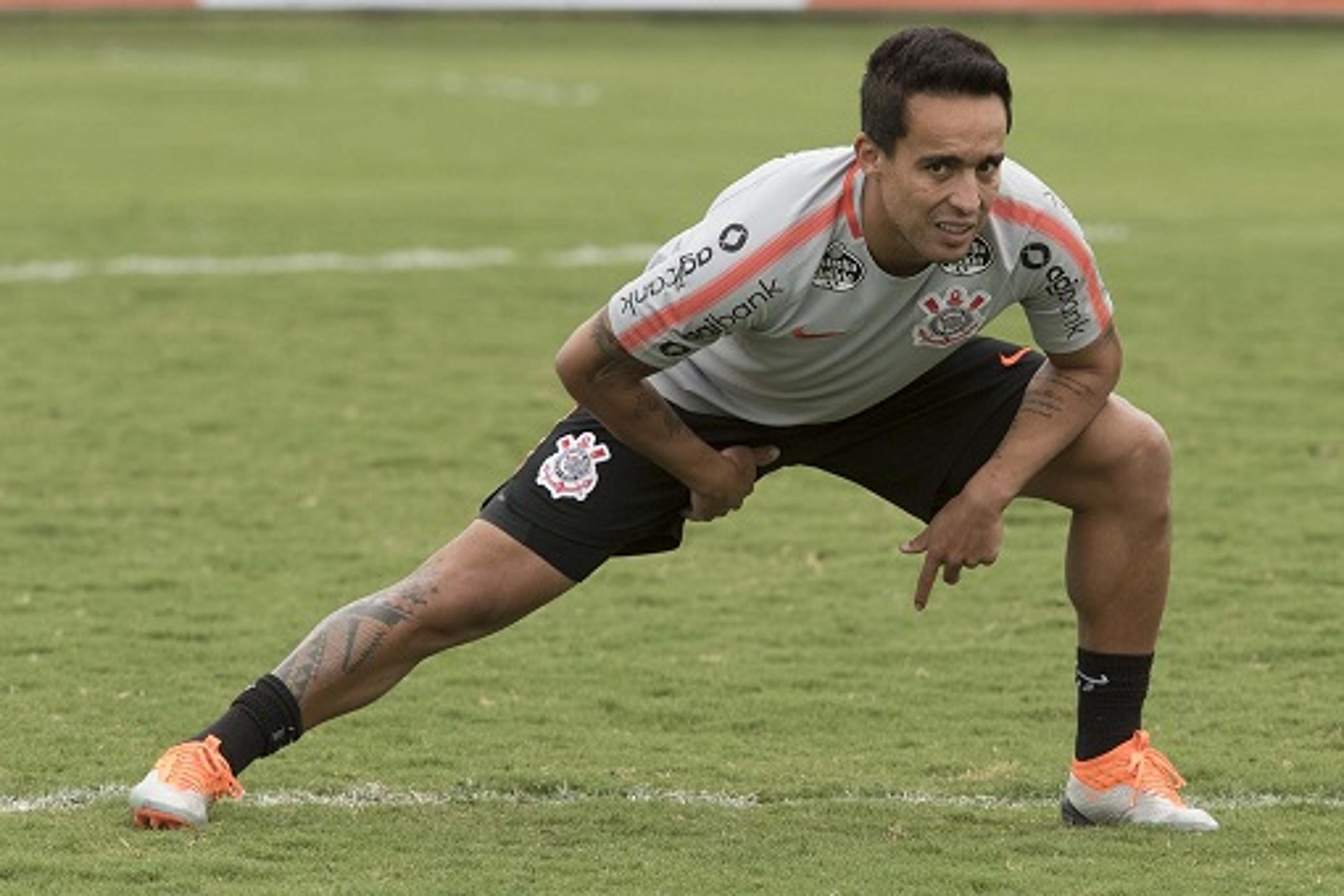 Jadson faz trabalhos físicos e ainda é dúvida no Corinthians para o clássico