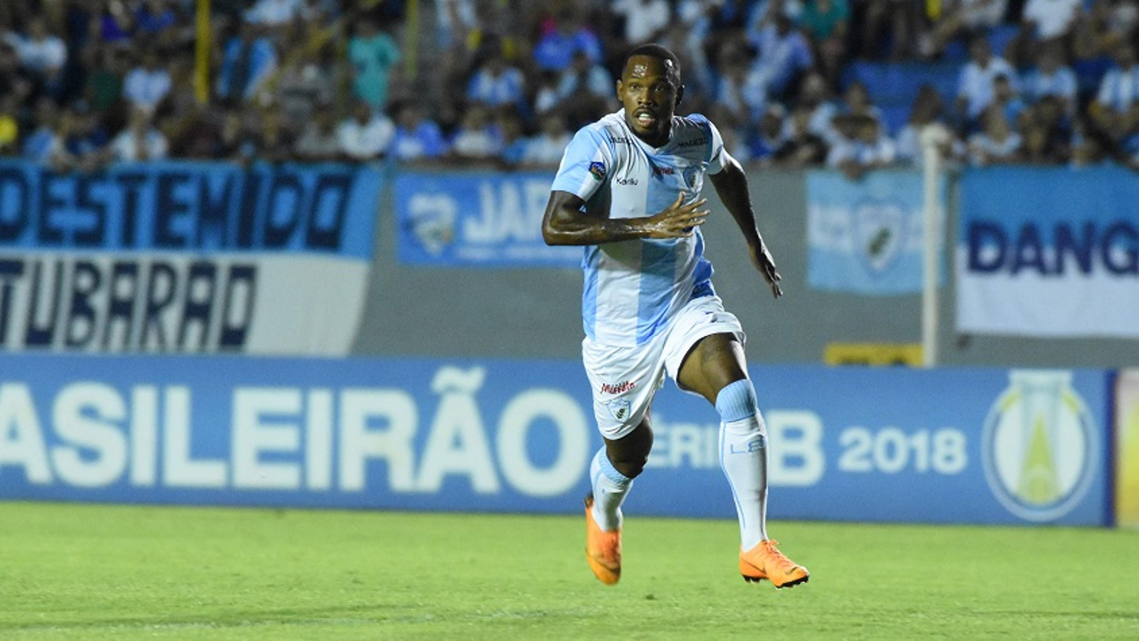 Após goleada, Patrick Vieira confia no acesso do Londrina à Série A do BR