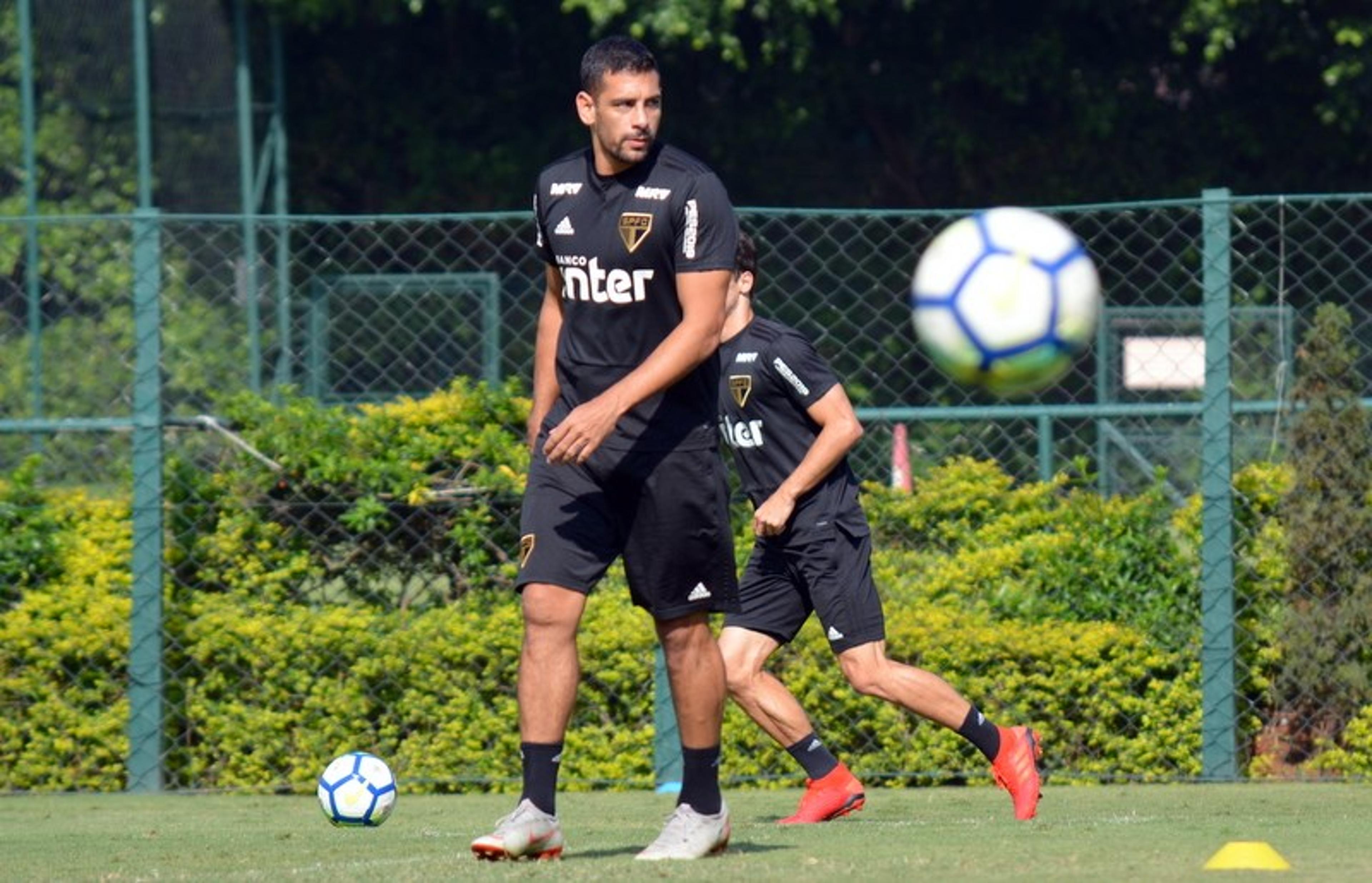 Diego Souza se recupera e reaparece entre relacionados do São Paulo