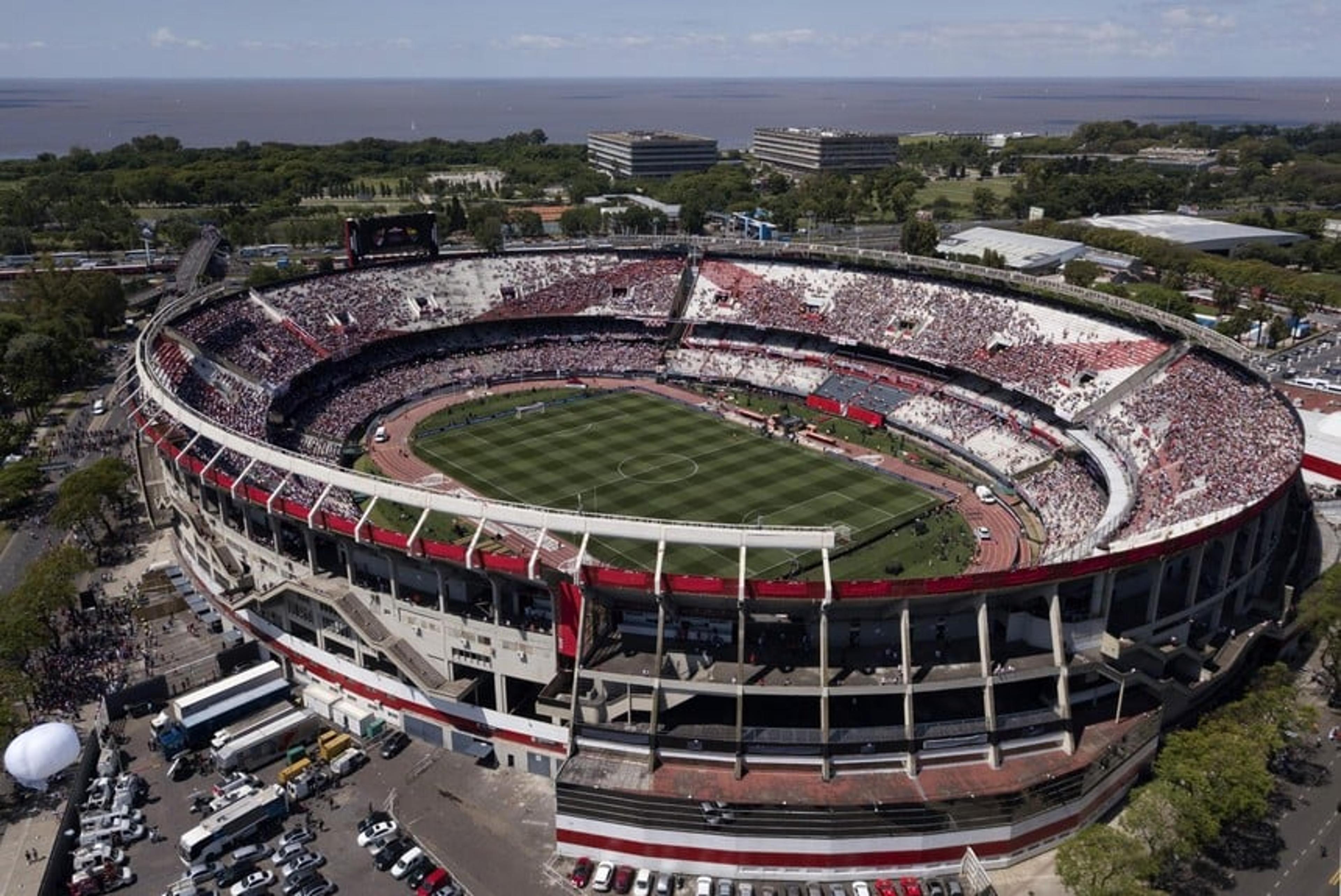 Conmebol adia final da Libertadores e fará reunião terça para definir data