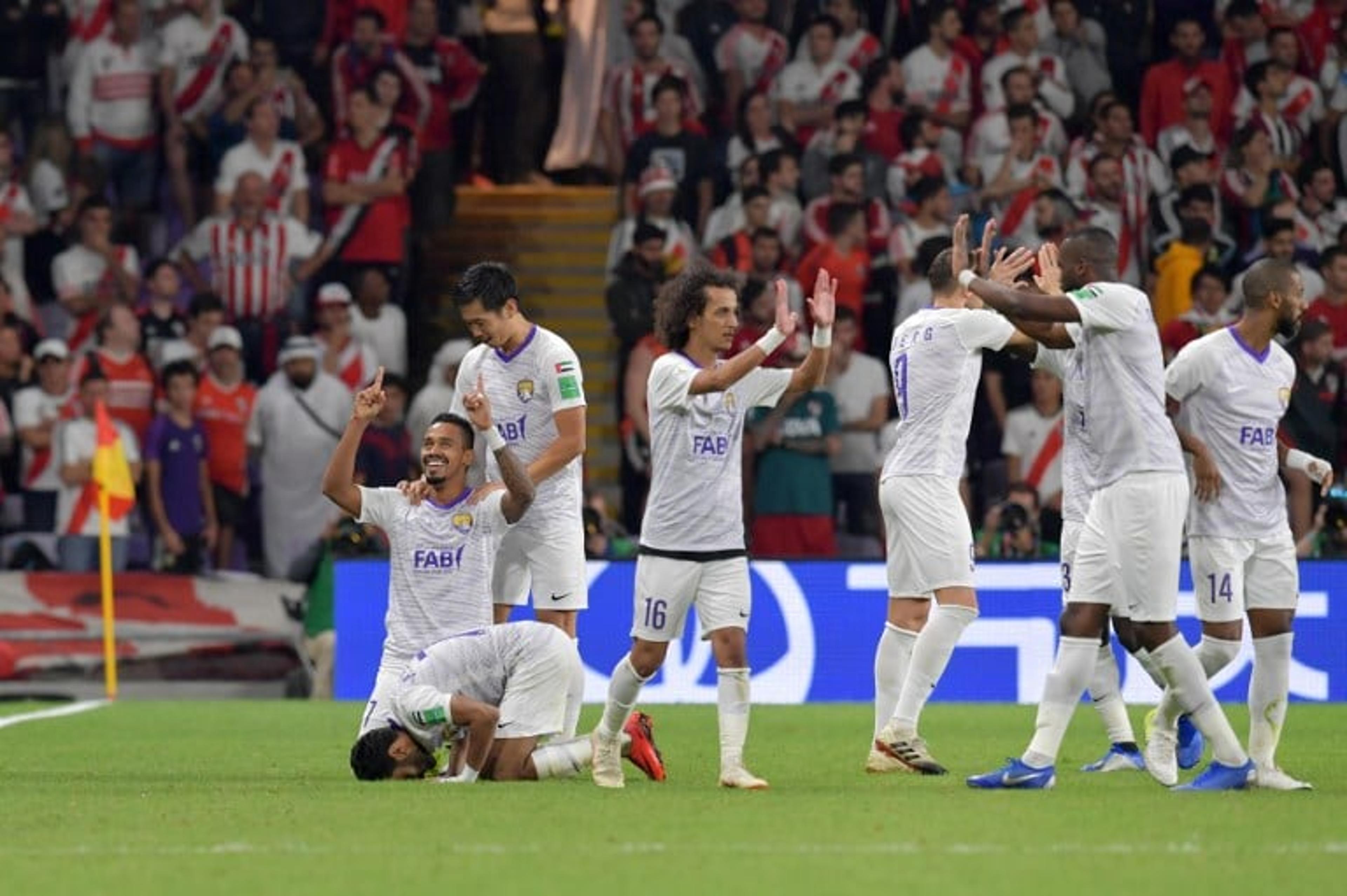 Torcedores do River viajam 18h para ver final e descobrem eliminação