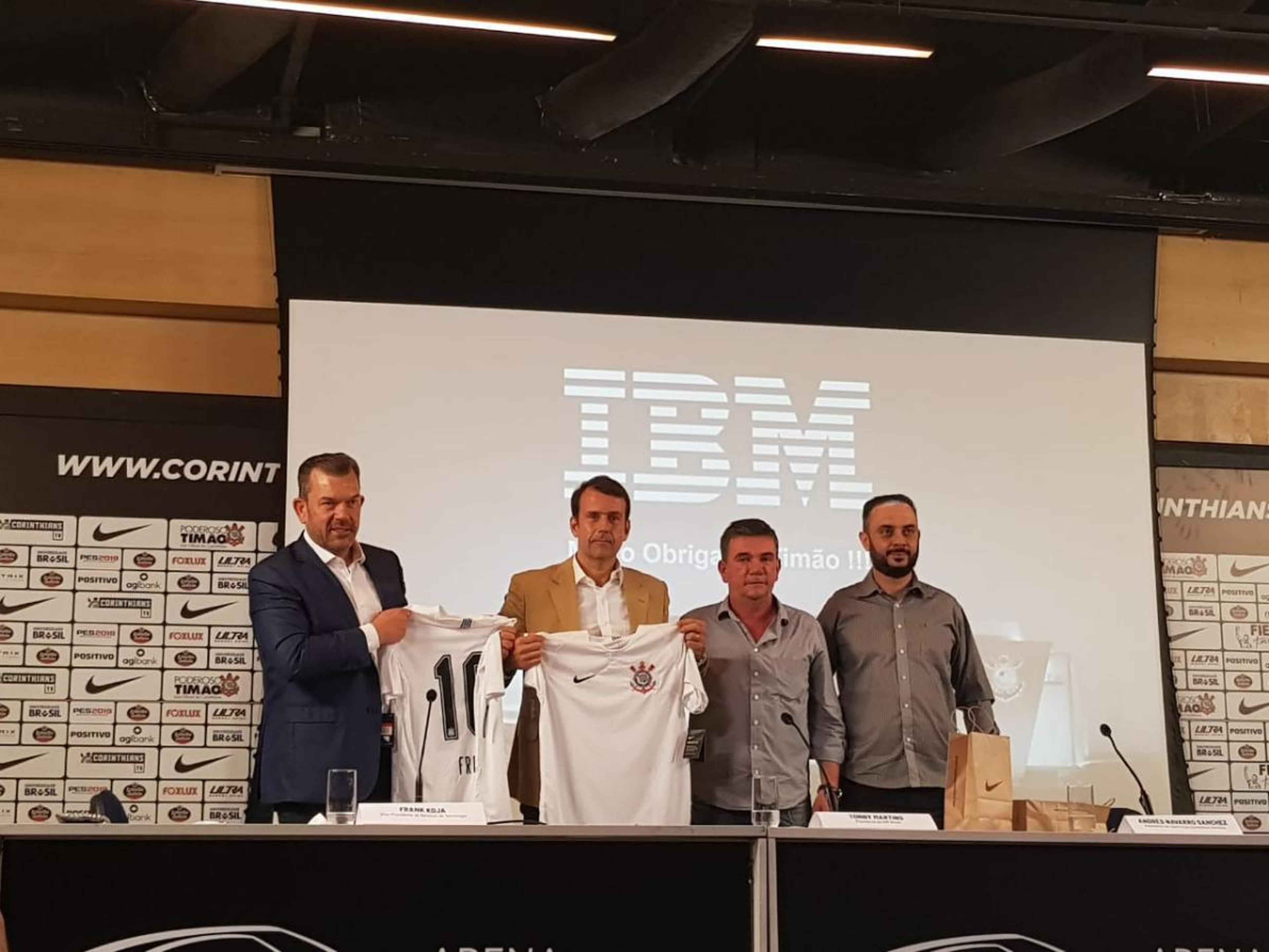 Corinthians anuncia parceria por dez anos com a IBM para programa de sócios e modernização da Arena