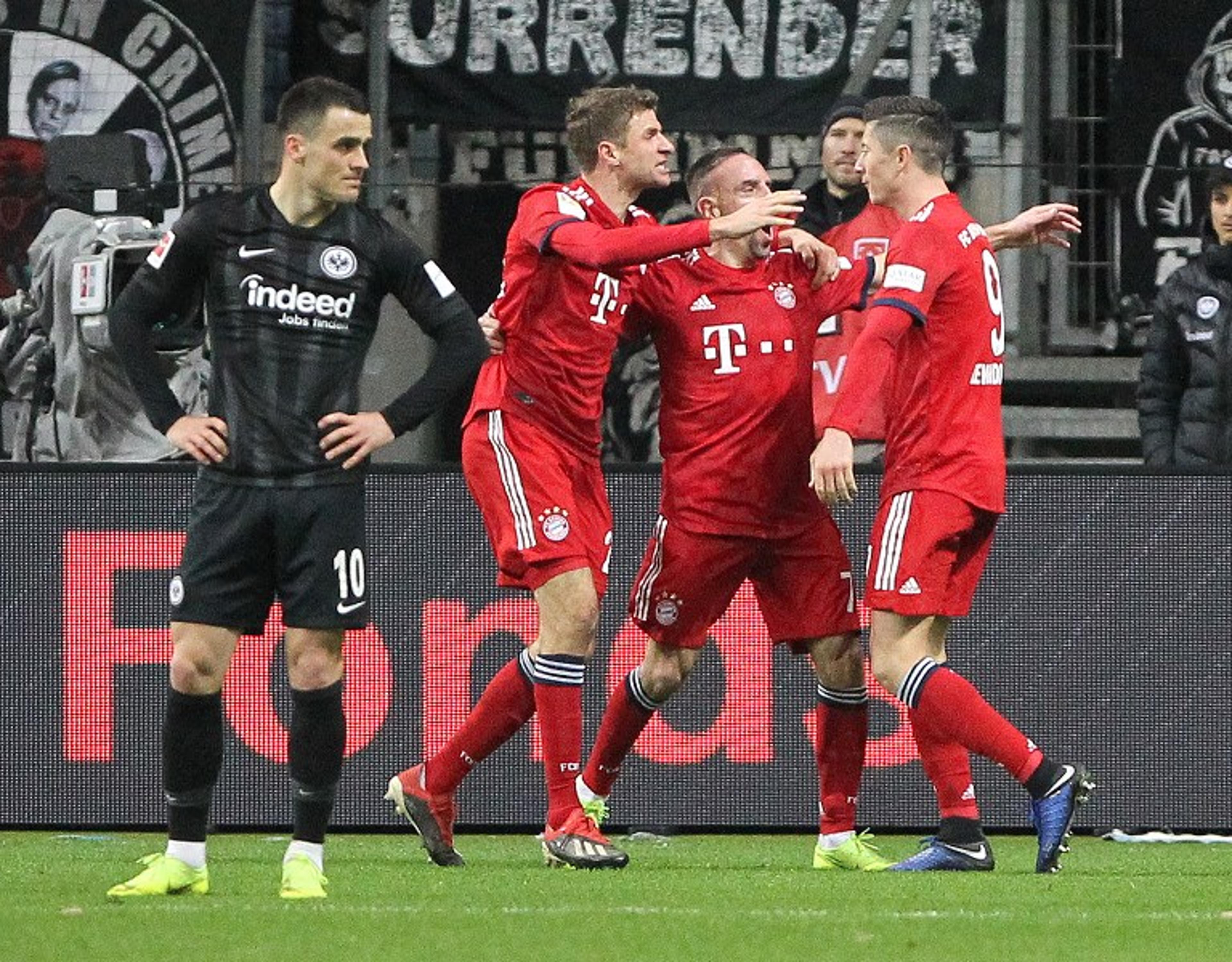 Com dois de Ribéry, Bayern vence o Eintracht Frankfurt fora de casa