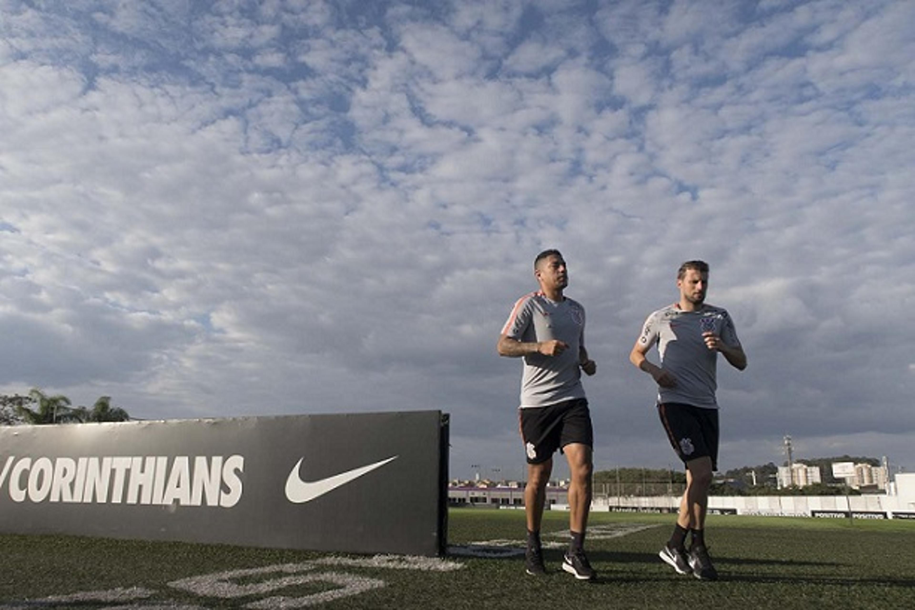 Corinthians falha em reposições, e só Henrique e Ralf se firmam em 2018