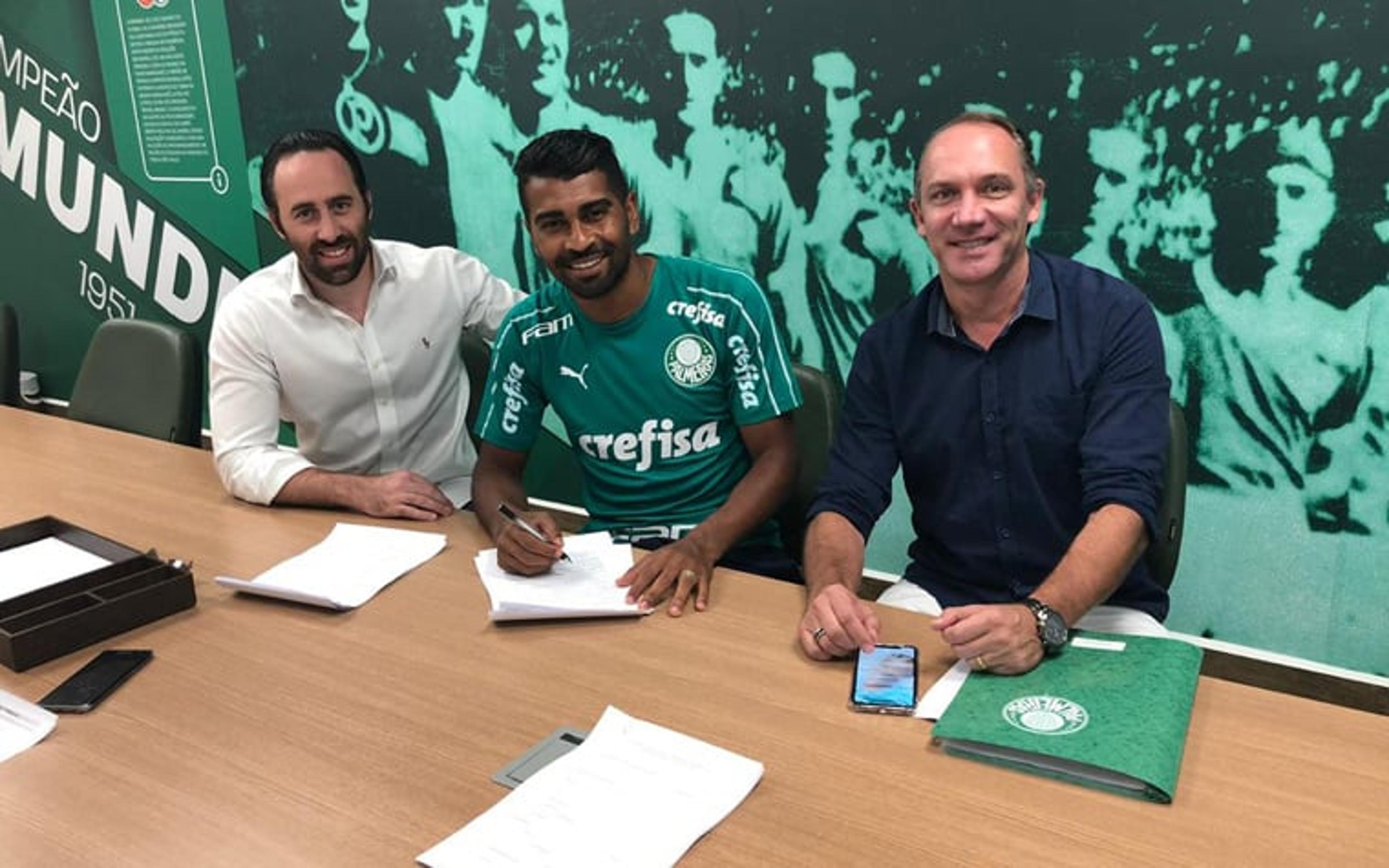 Thiago Santos renova contrato com Palmeiras por quatro temporadas