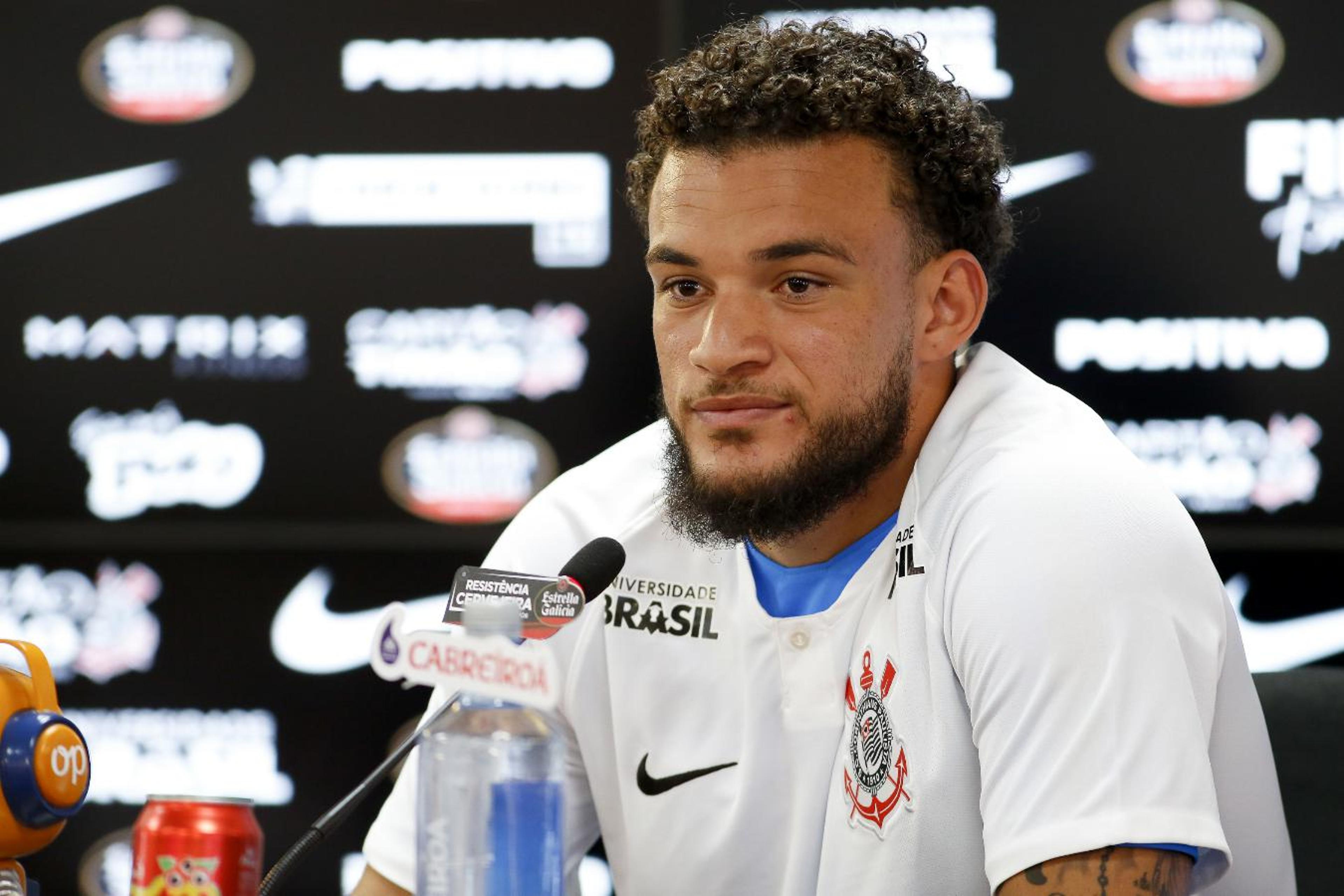 Apresentado no Corinthians, André Luis aponta semelhança com Romero