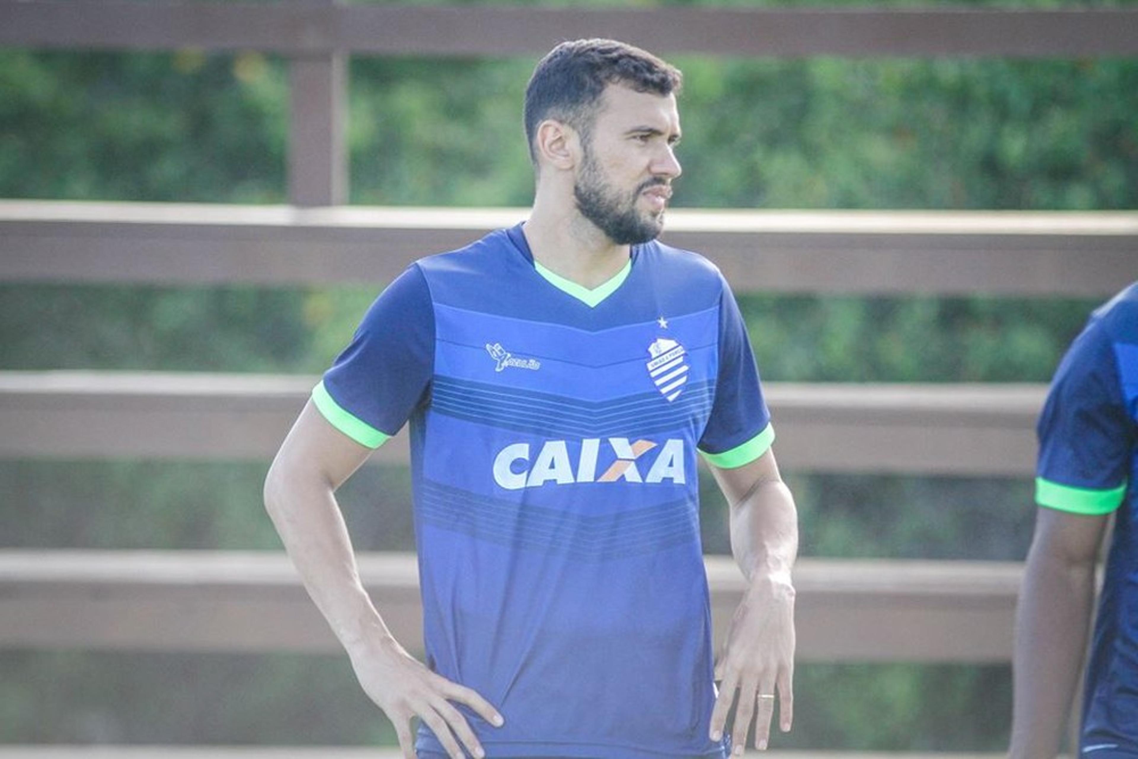 CSA tem renovação de Luciano Castán e saída de João Carlos