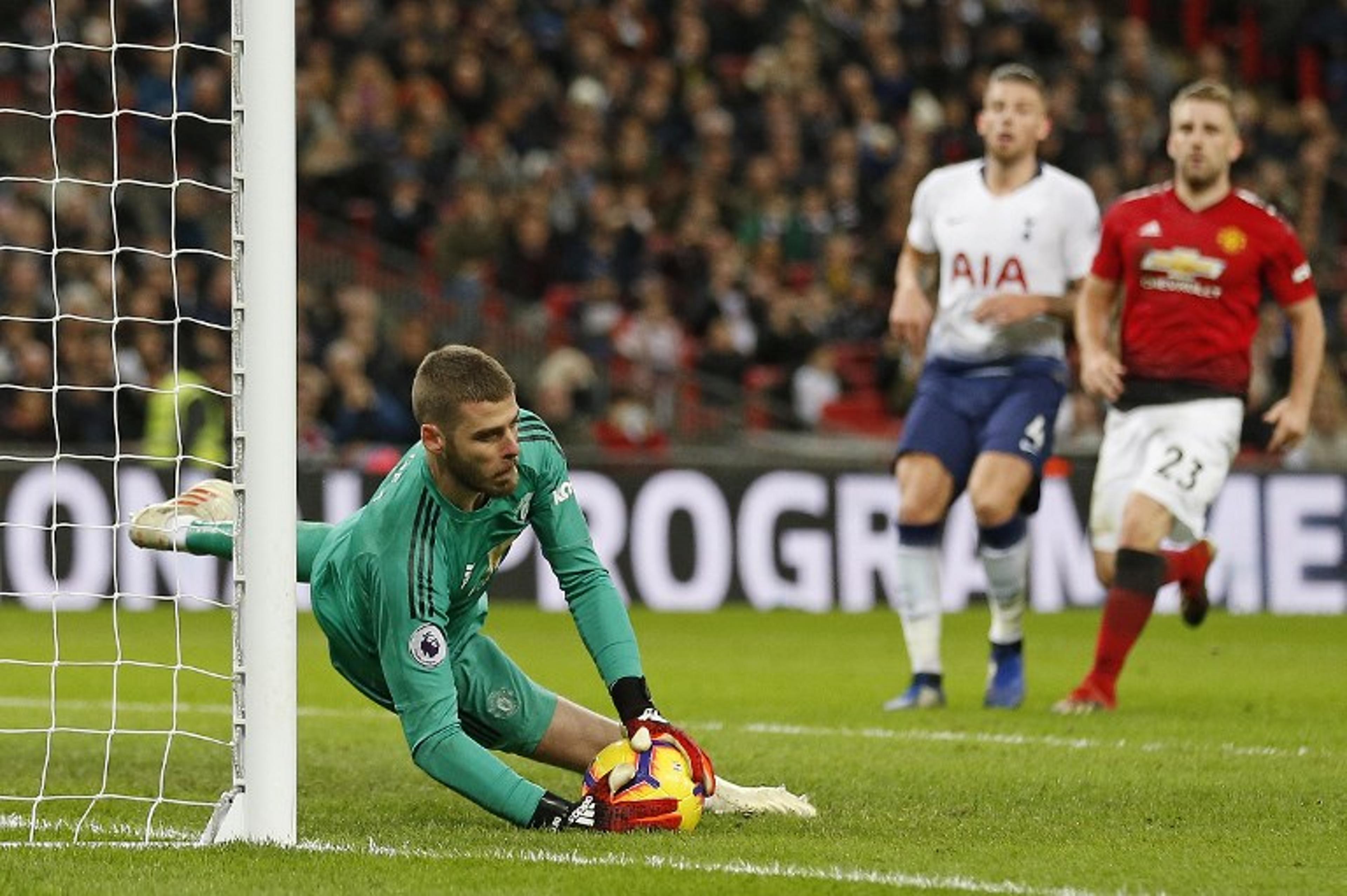 Oblak pula para segundo: os dez goleiros mais bem pagos do mundo