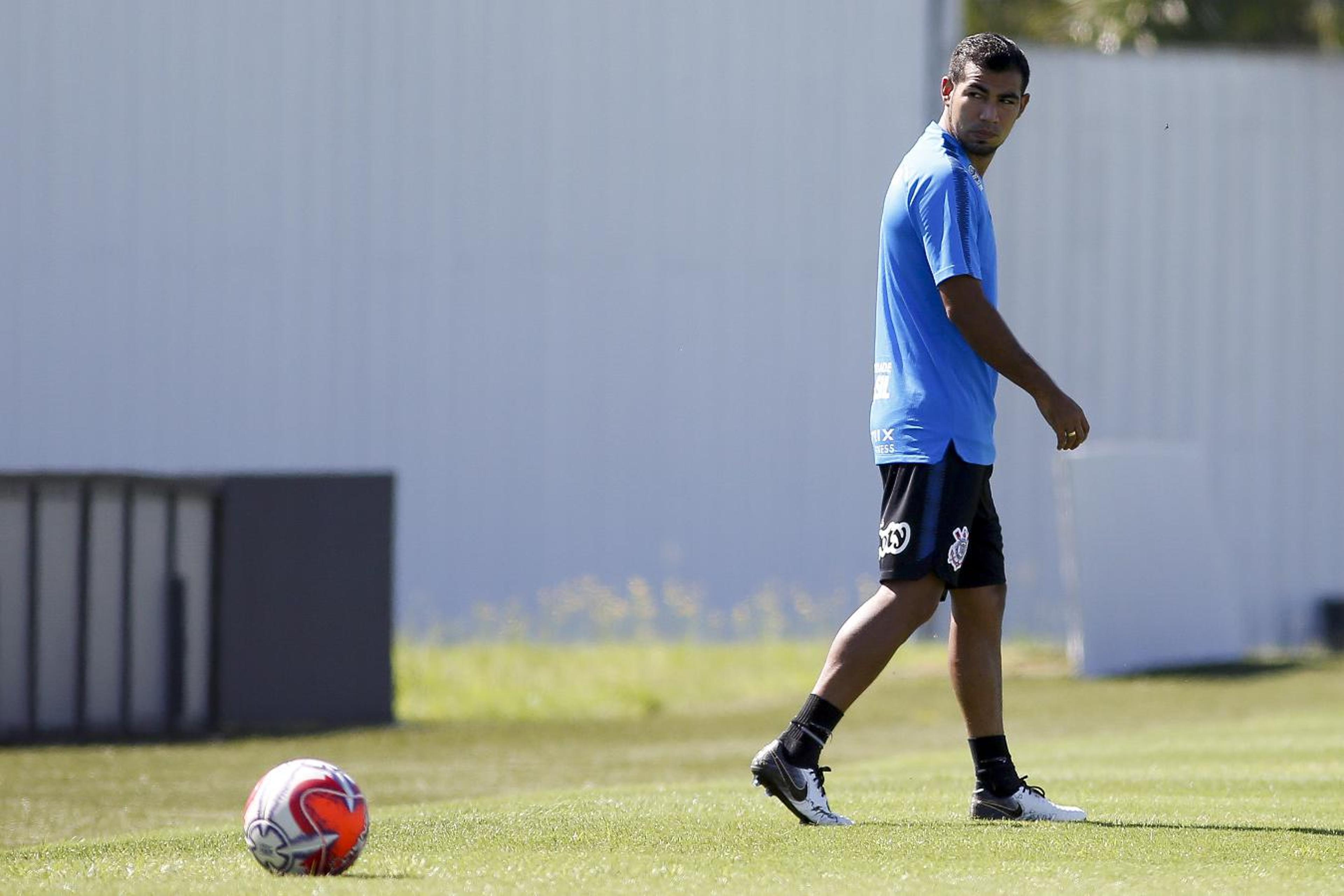 Ramiro não vai a campo, e Sornoza treina normalmente no Corinthians