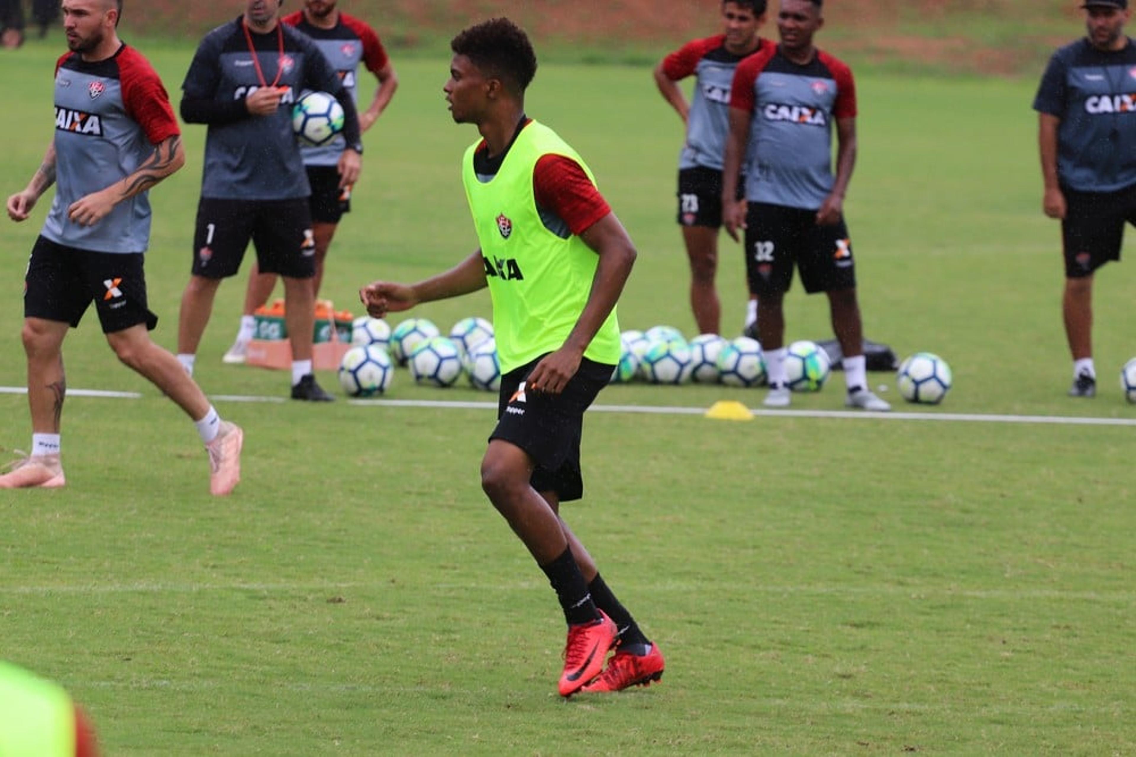 Vendido ao futebol alemão, Lucas Ribeiro se despede do Vitória