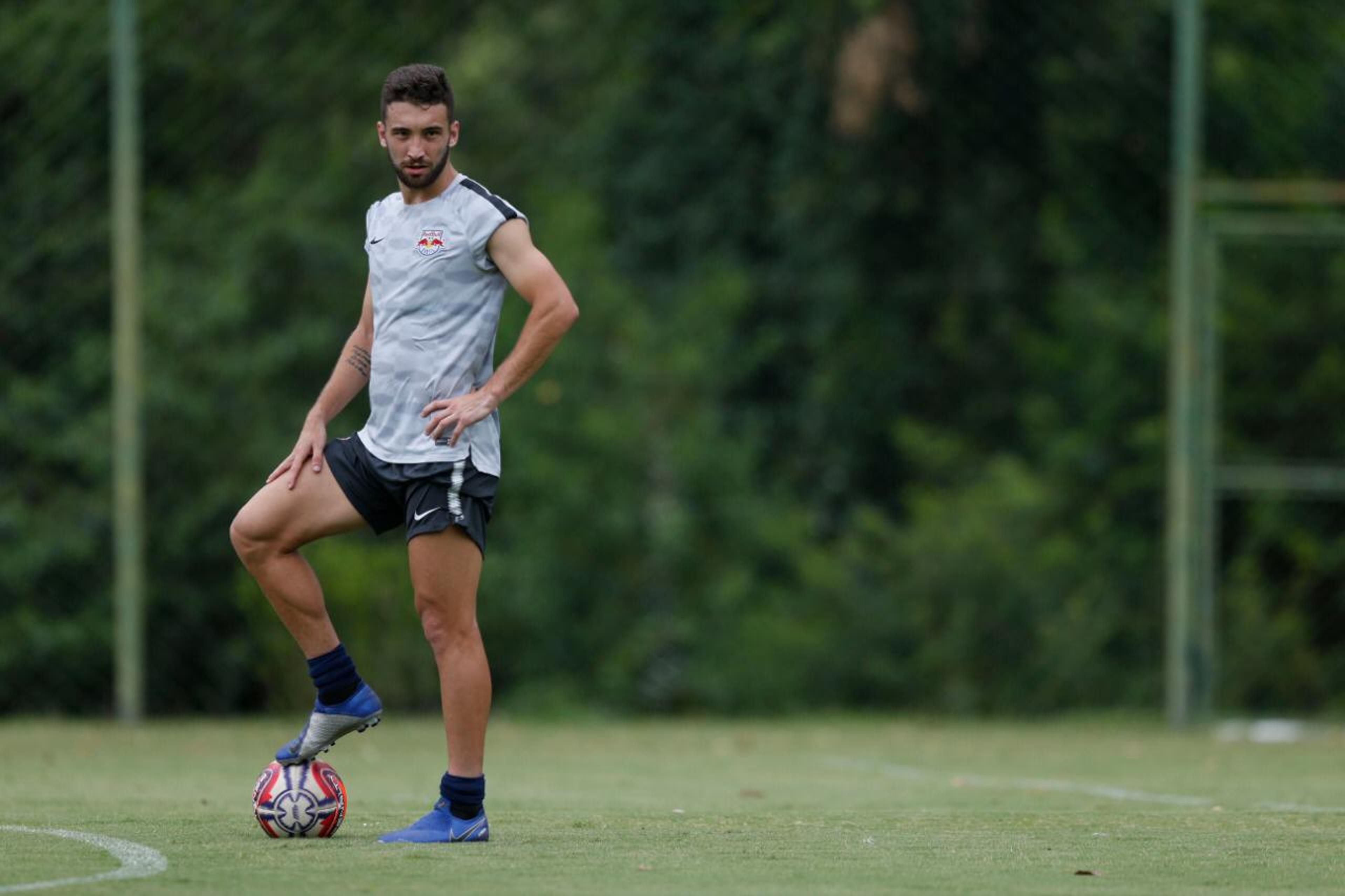 Zagueiro do Red Bull: ‘Estrear contra o Palmeiras motiva ainda mais’