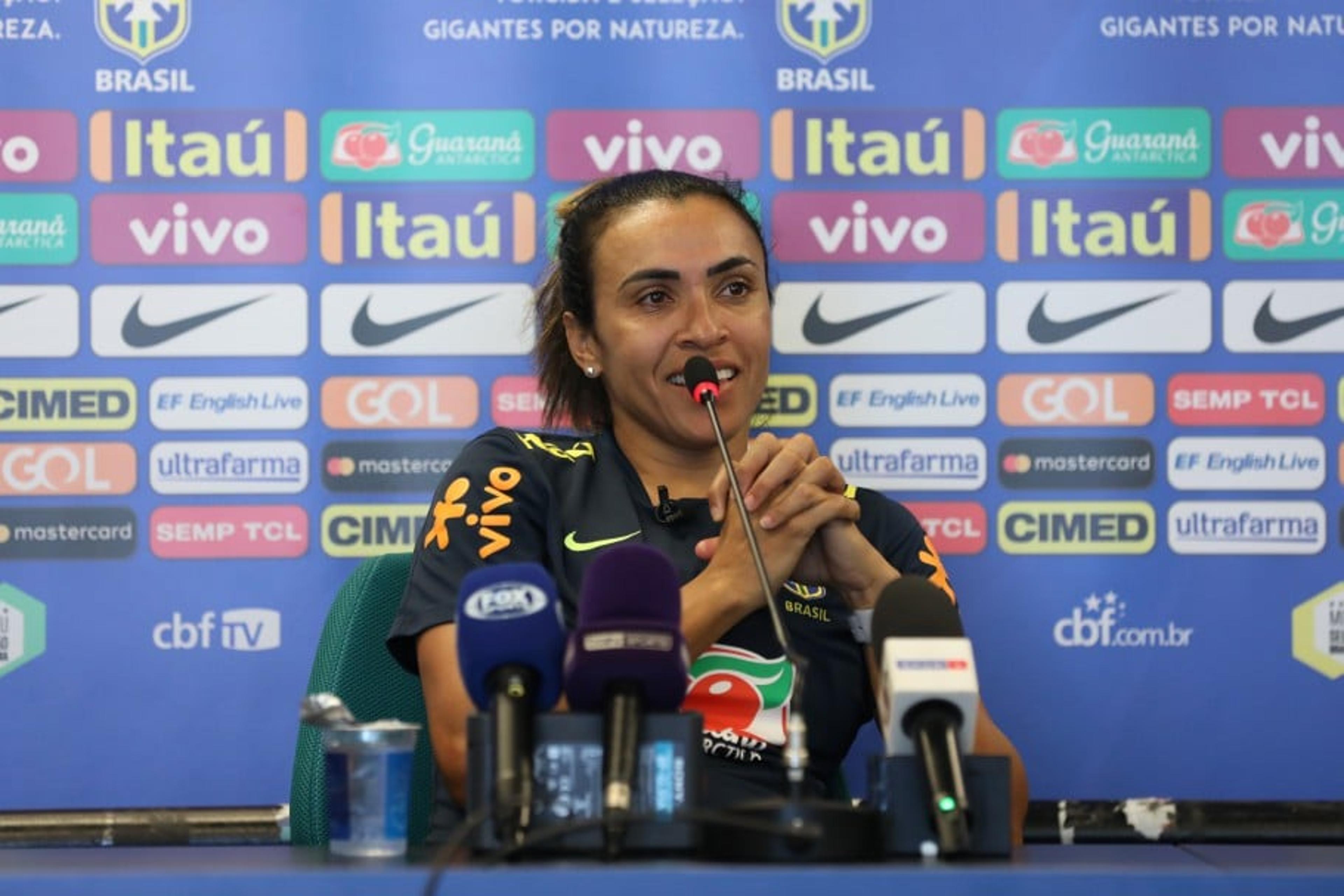 Marta se emociona ao falar sobre legado e evolução do futebol feminino