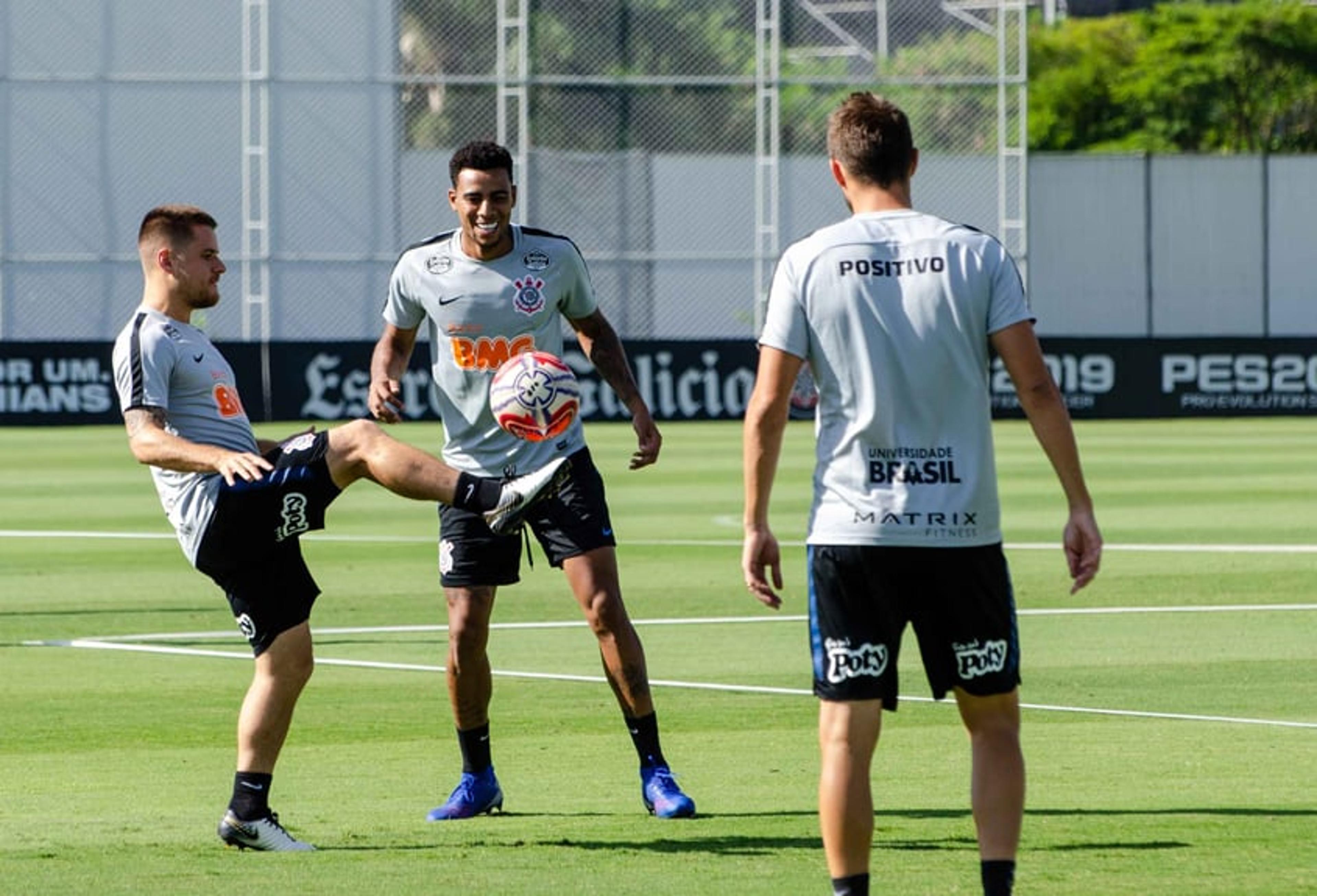 Carille separa 16 jogadores no último treino do Corinthians antes do Dérbi