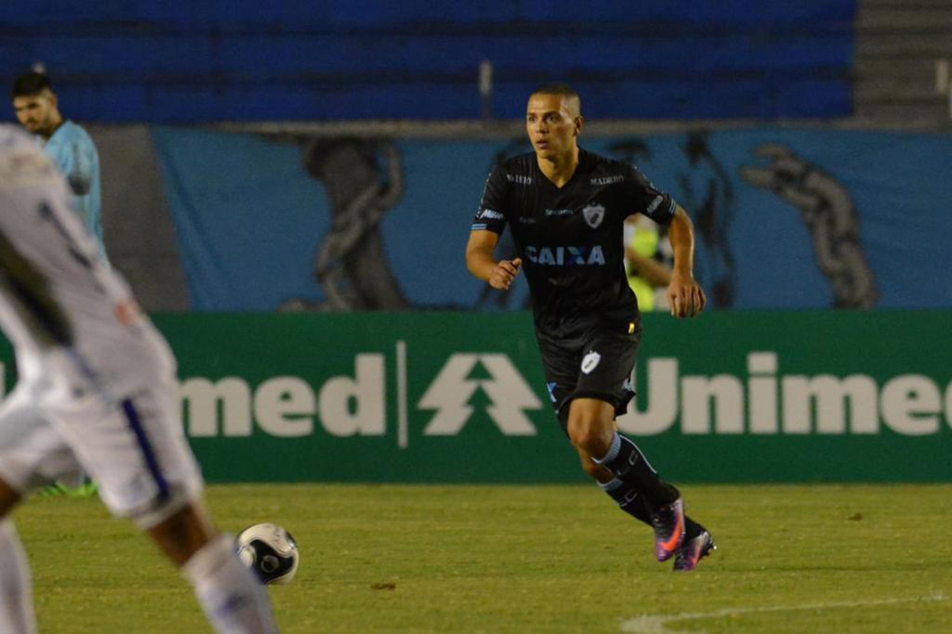 Zagueiro celebra início do Londrina: ‘Vamos em busca de coisas melhores’