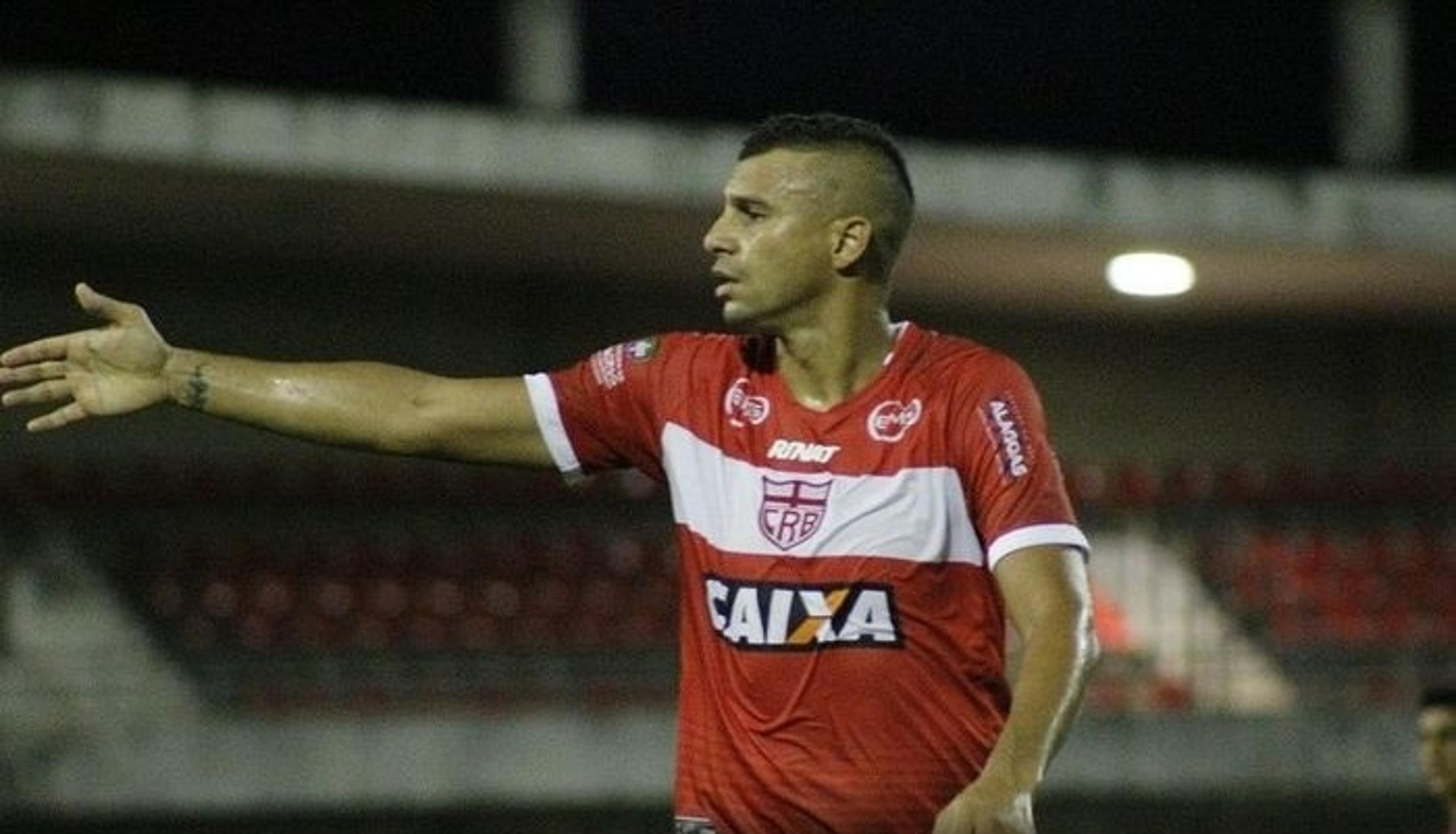 Neto Baiano demonstra otimismo por acerto com o Vitória