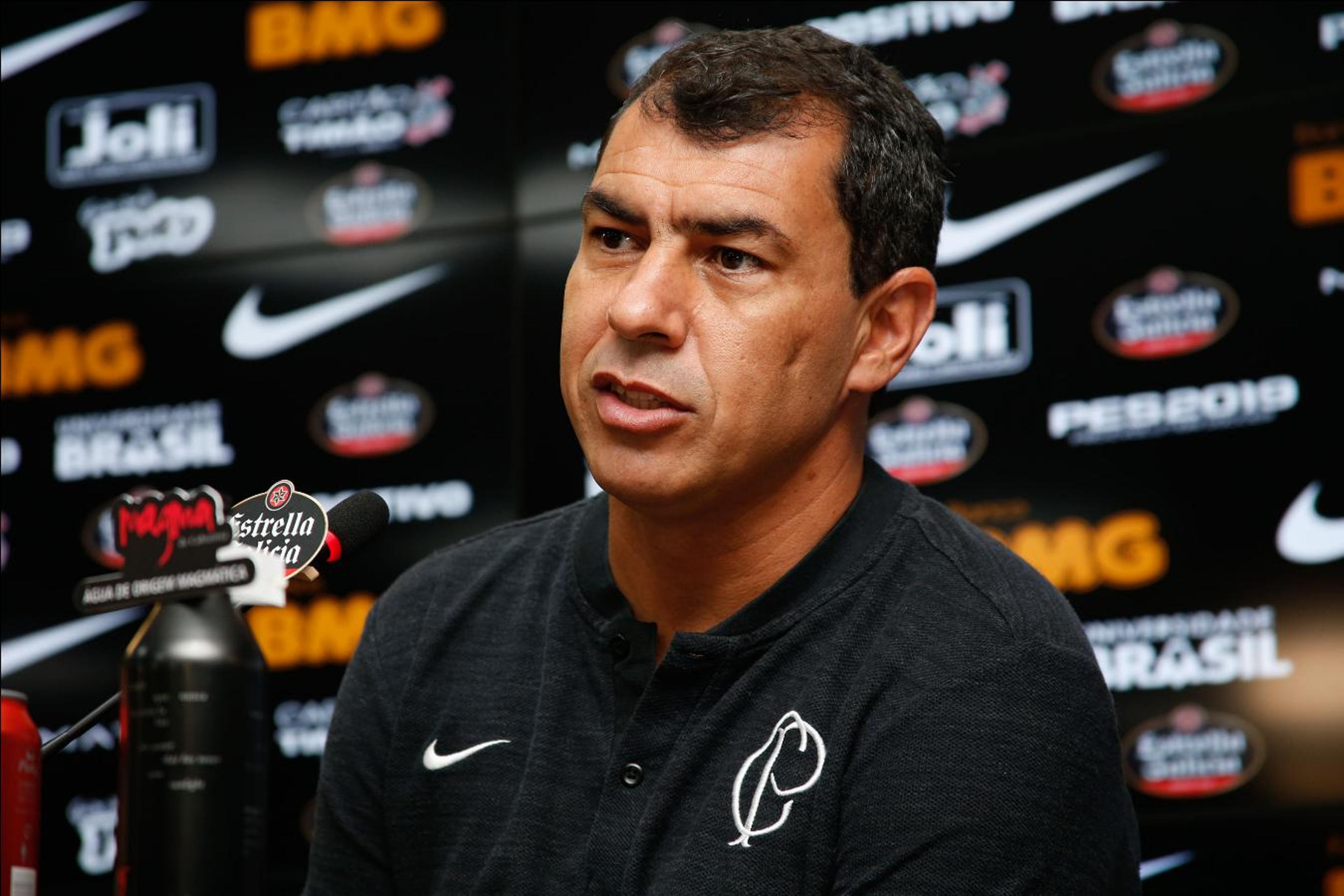 Carille elogia contratações do Corinthians e fala em mais reforços