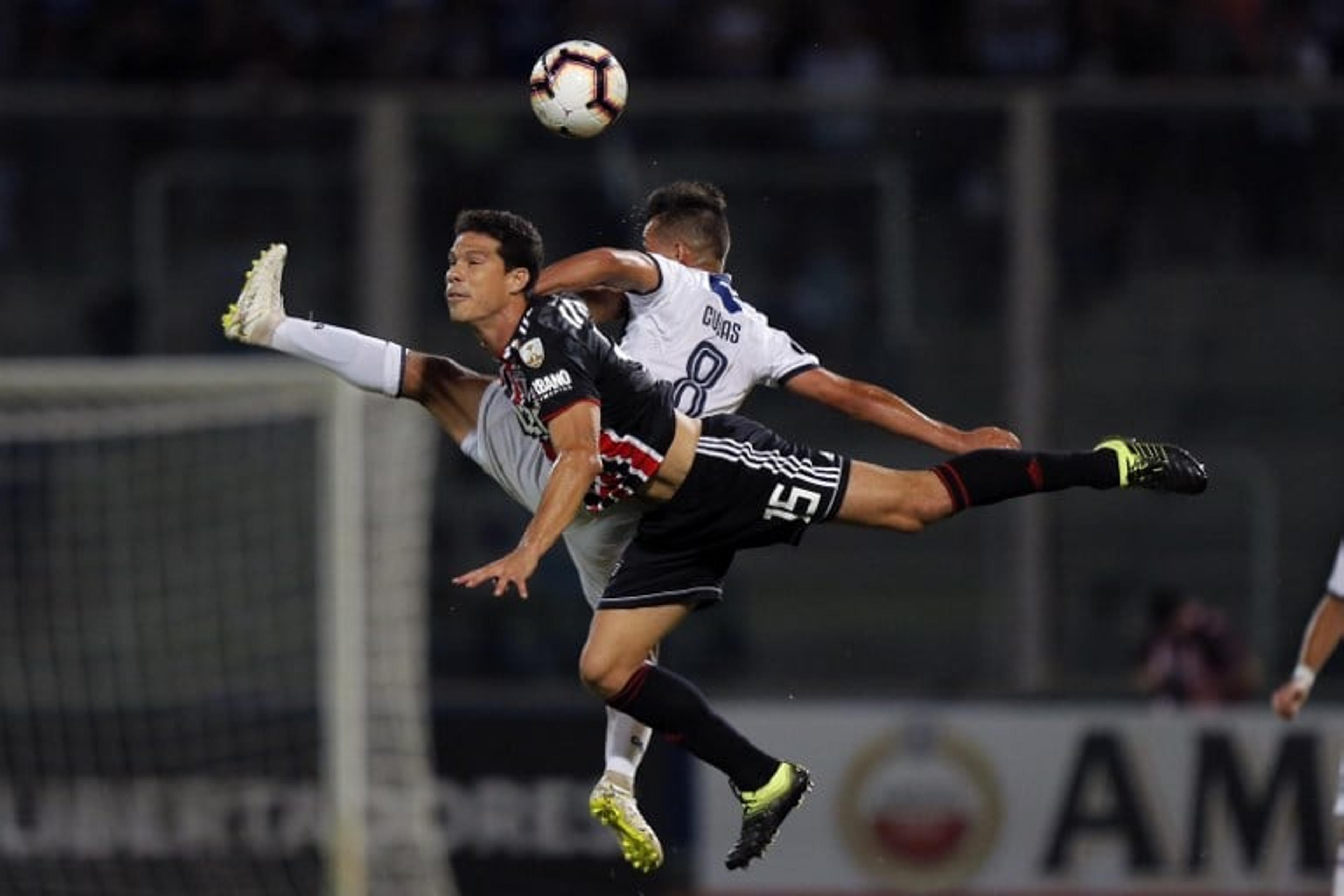 Hernanes vê São Paulo superior ao Talleres e acredita em classificação