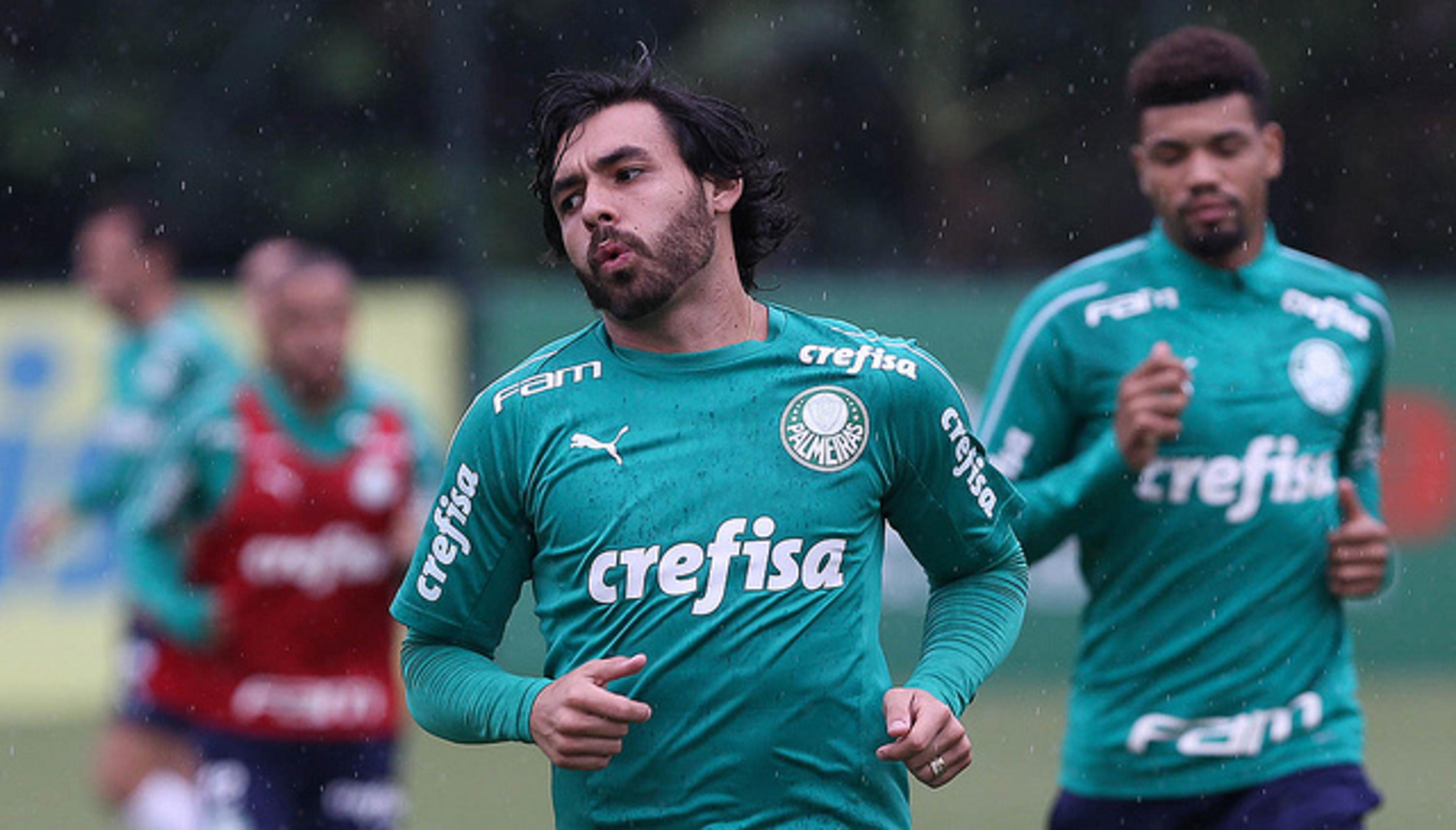 Borja e Ricardo Goulart participam de treino no gramado no Palmeiras