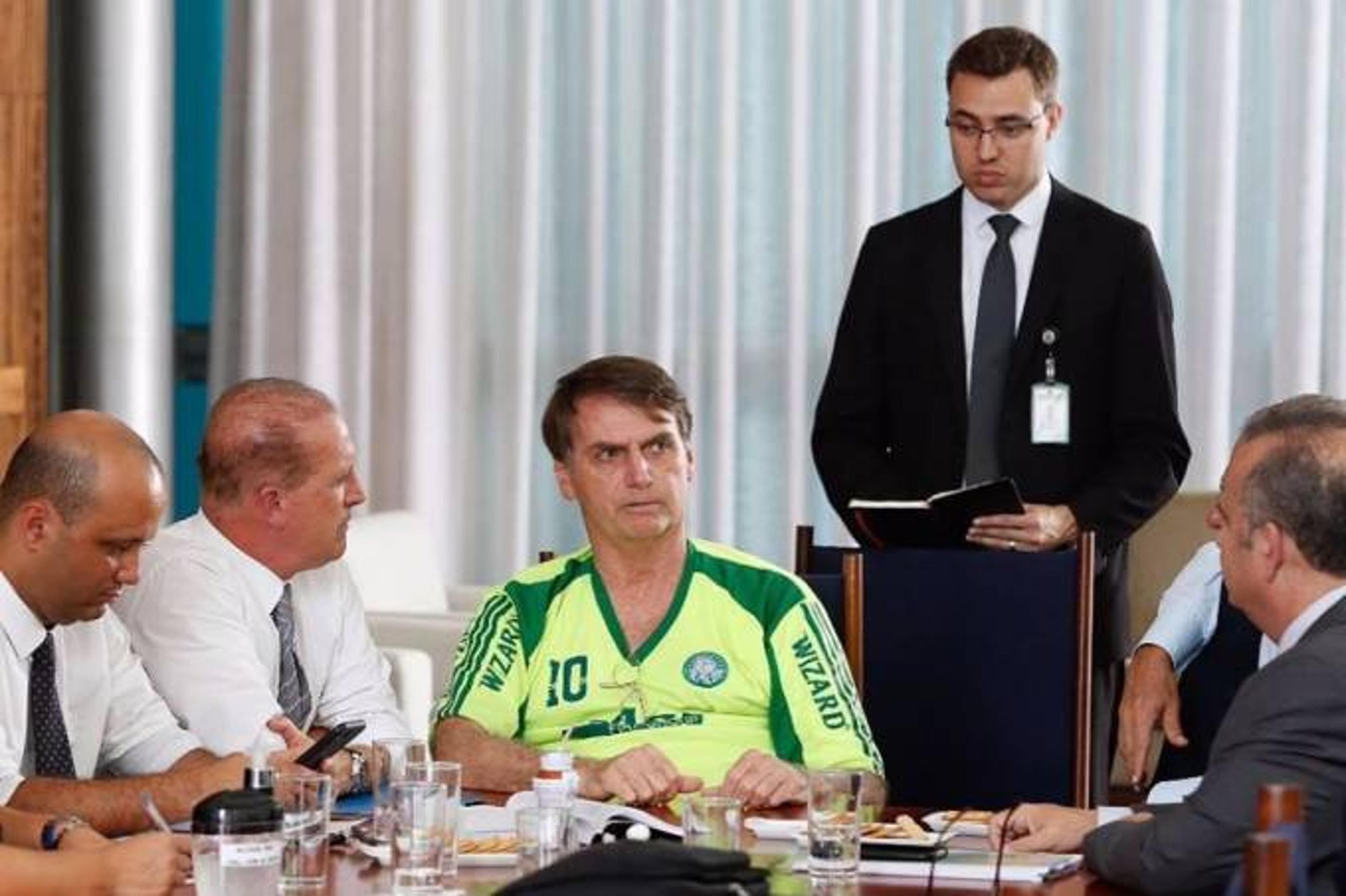 Presidente Jair Bolsonaro publica foto com camisa pirata do Palmeiras