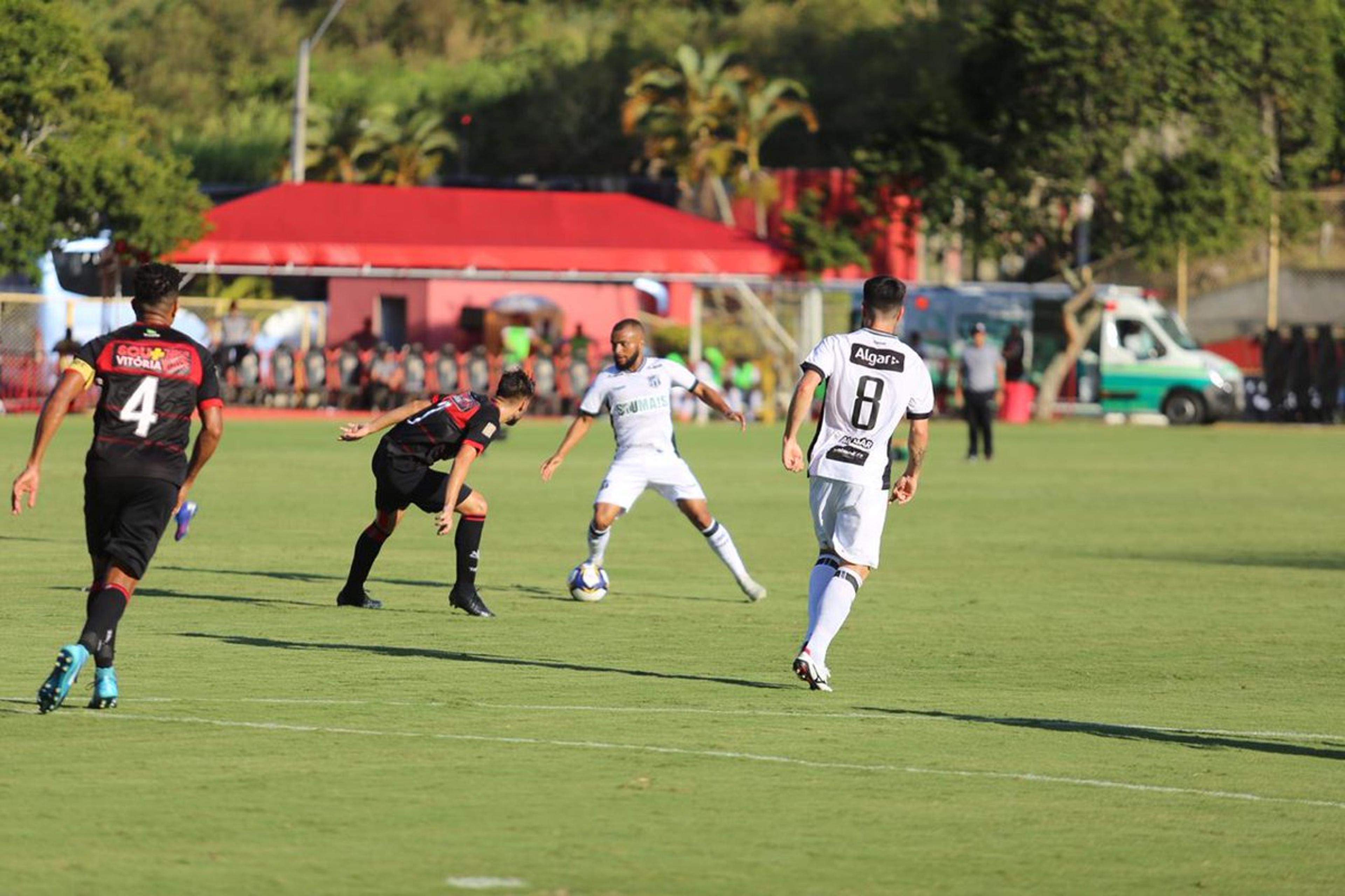 Ceará joga melhor, mas fica no empate com o Vitória