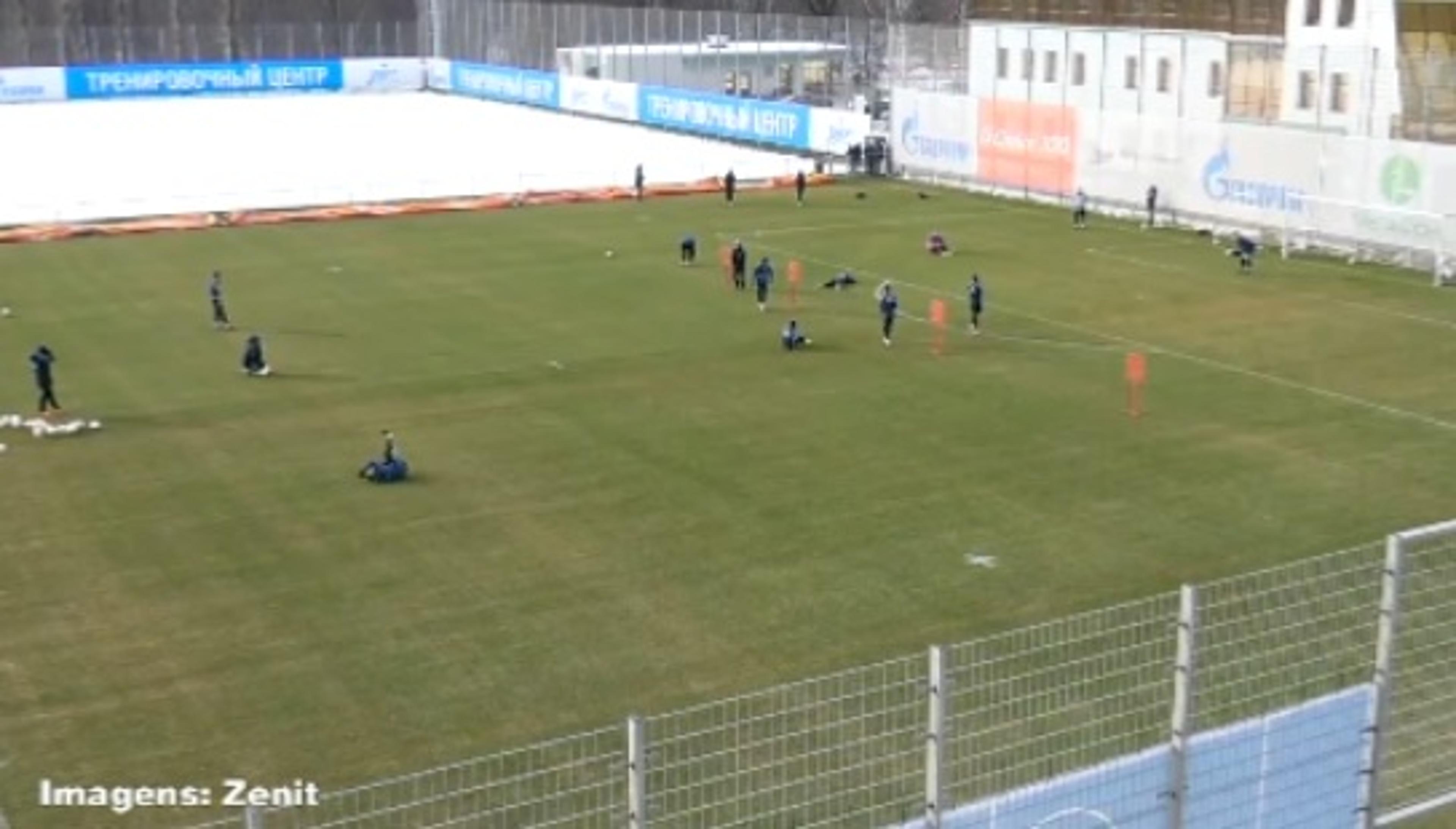 VÍDEO: Jogador do Zenit cai em treino e companheiros não seguram as gargalhadas