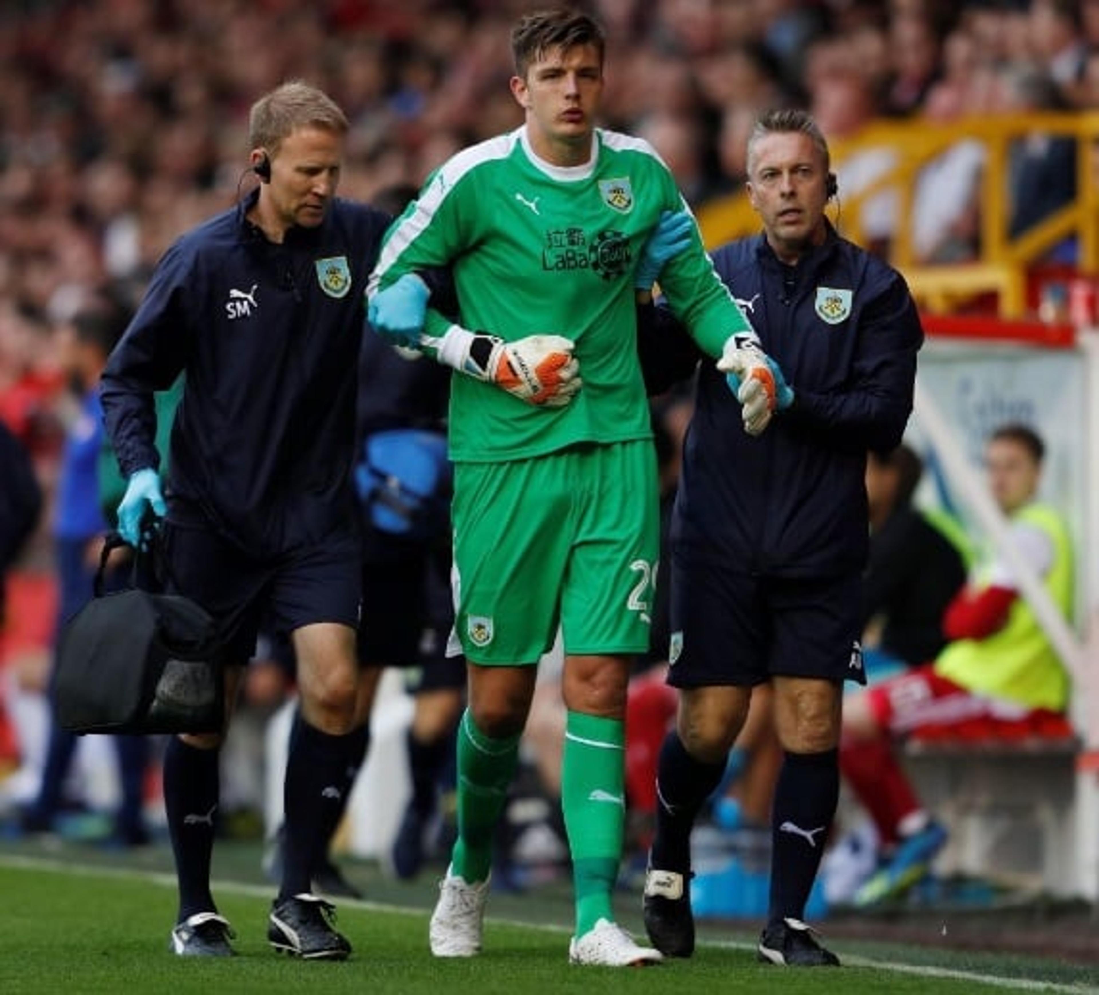 Pope é alvo do Tottenham caso Lloris deixe o clube no fim da temporada