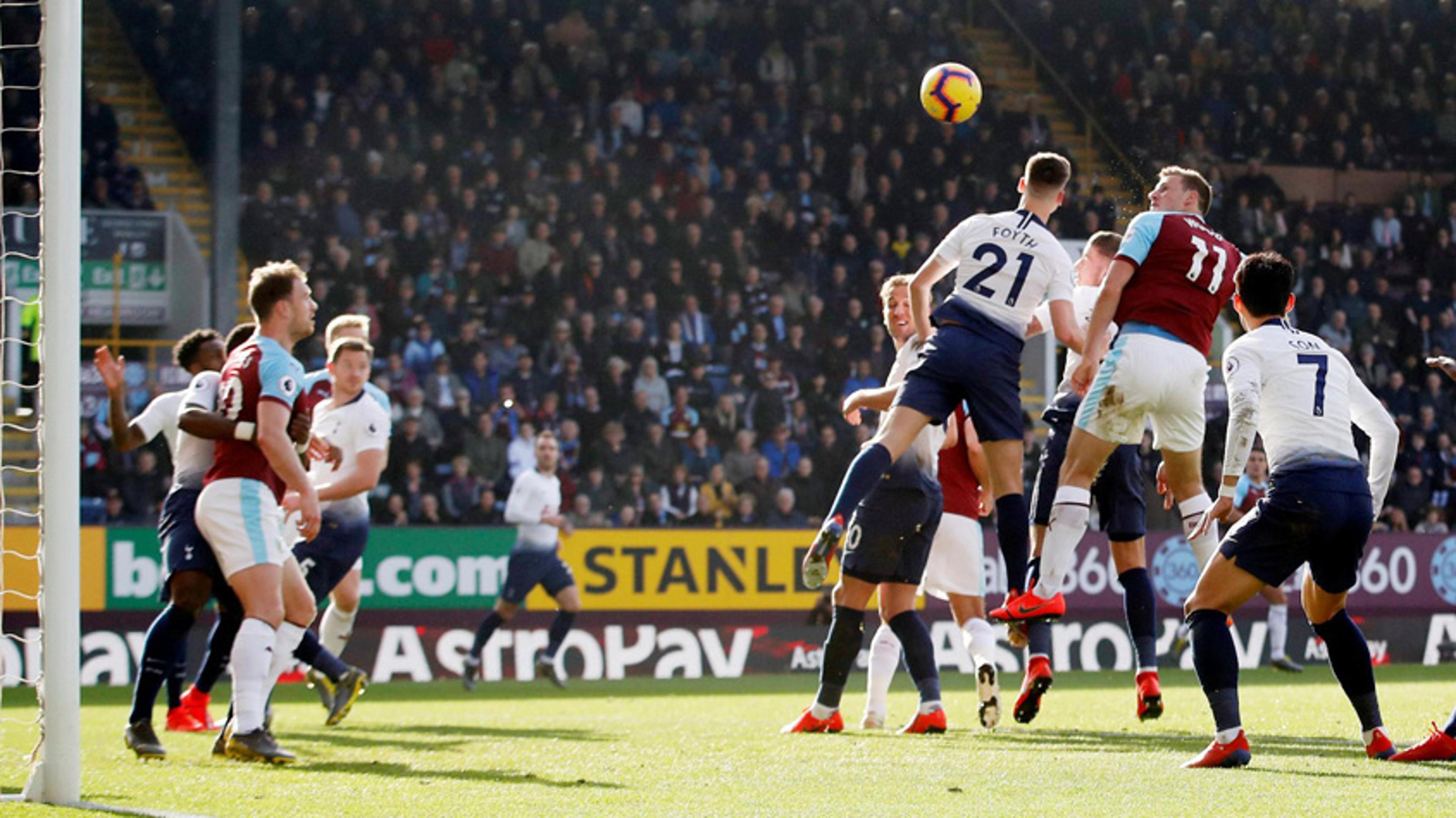 Na volta de Harry Kane, Tottenham joga mal e é derrotado pelo Burnley