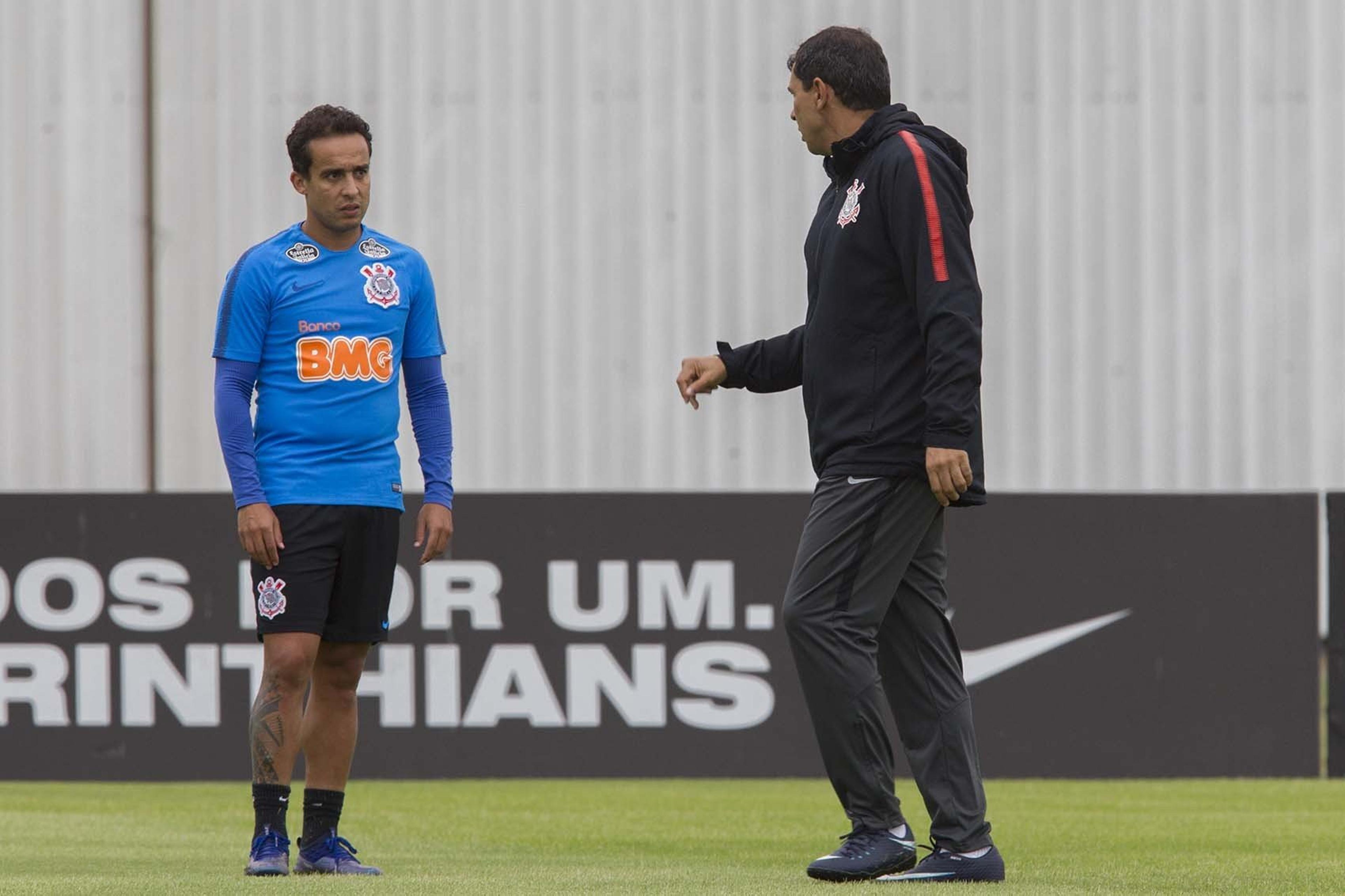 Plano funciona, e Jadson chega ‘voando’ para decisões do Corinthians