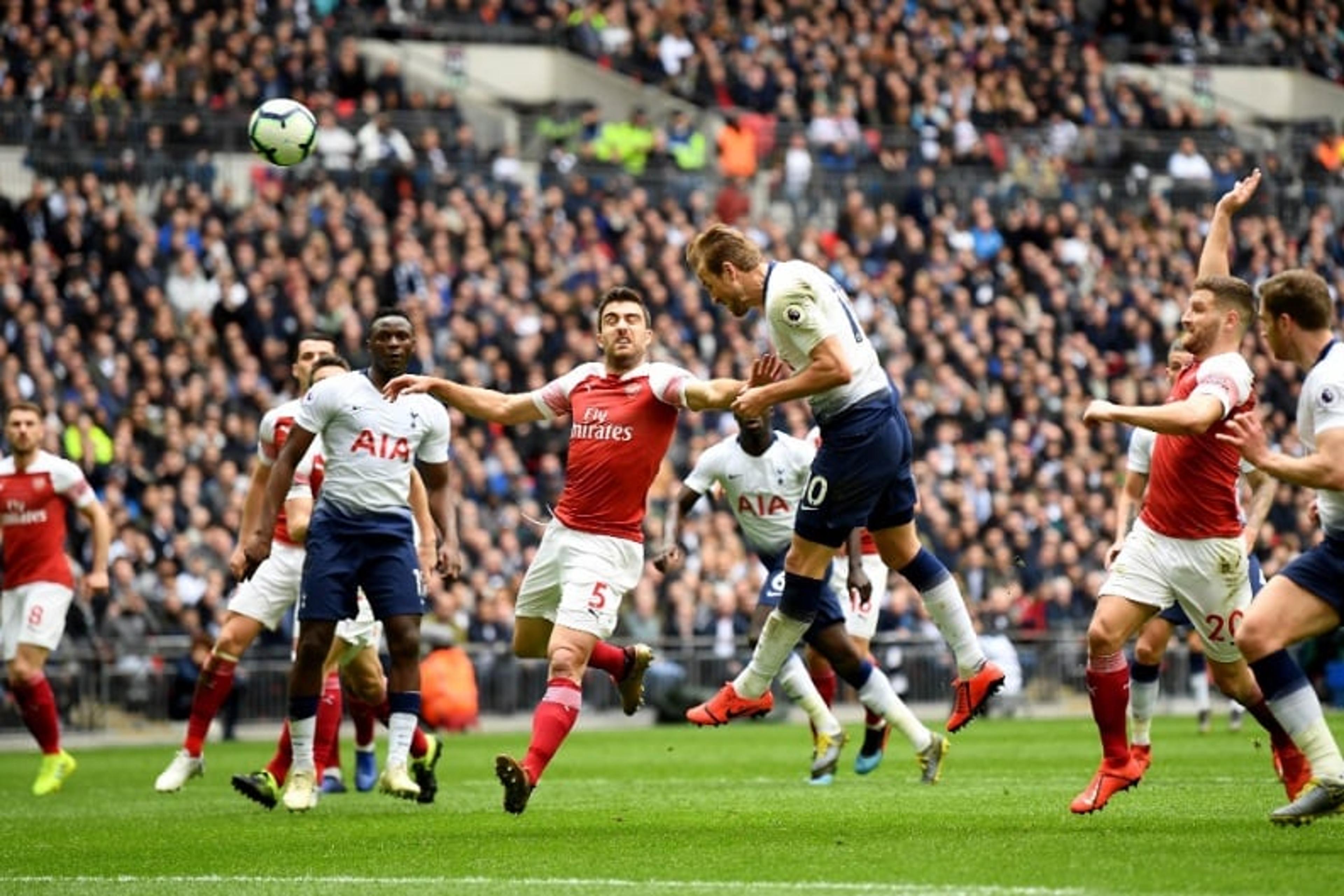 Clássico entre Arsenal e Tottenham agita rodada do Campeonato Inglês