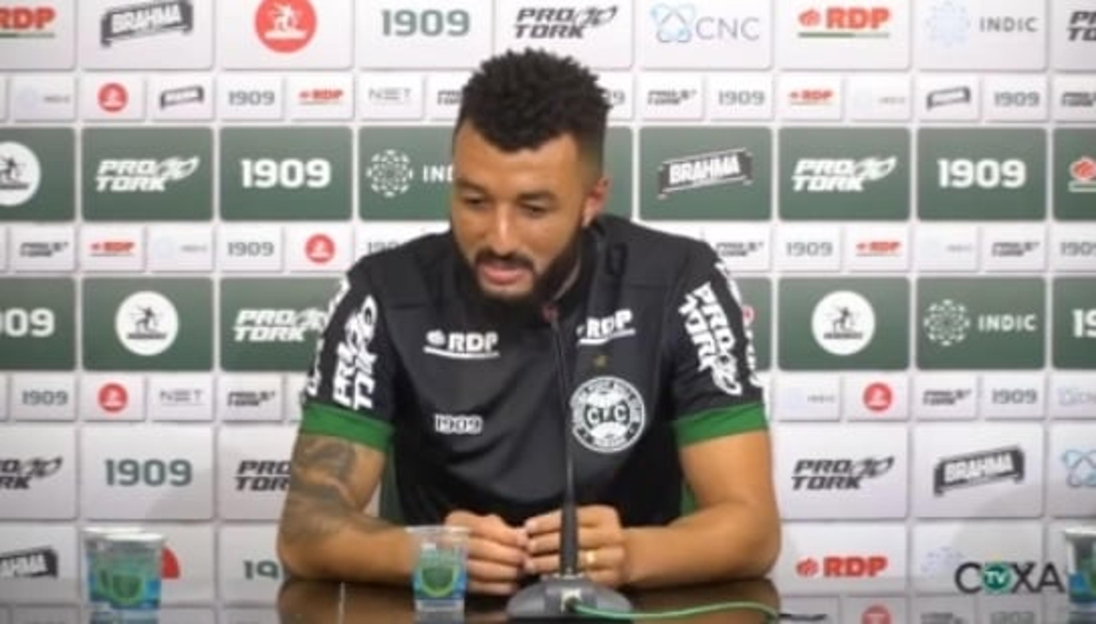 VÍDEO: ‘Pior momento da minha carreira foi no Flamengo’, diz Alex Muralha