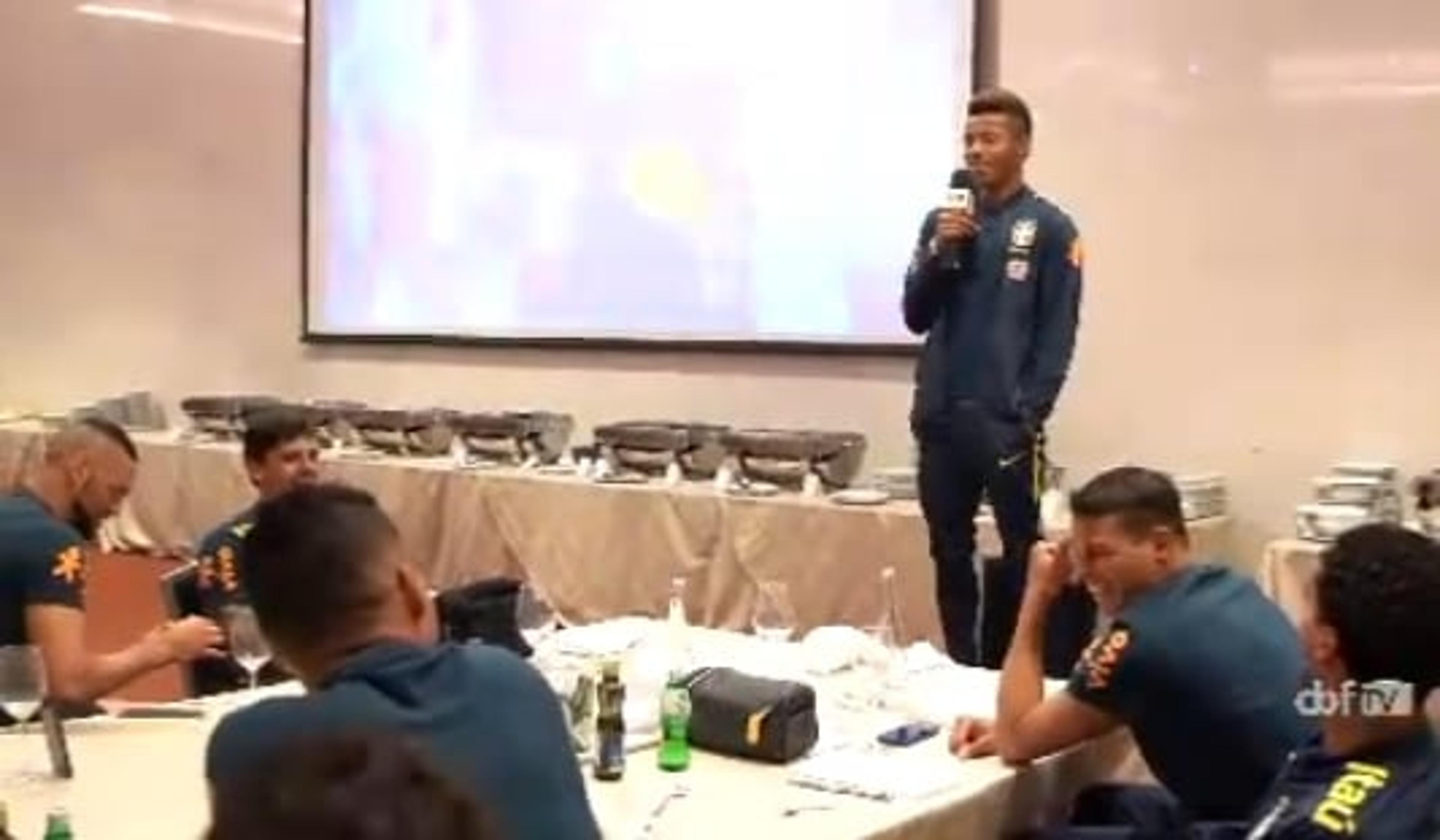 VÍDEO: Trote dos novatos! David Neres, Alex Telles e até Taffarel entram na resenha