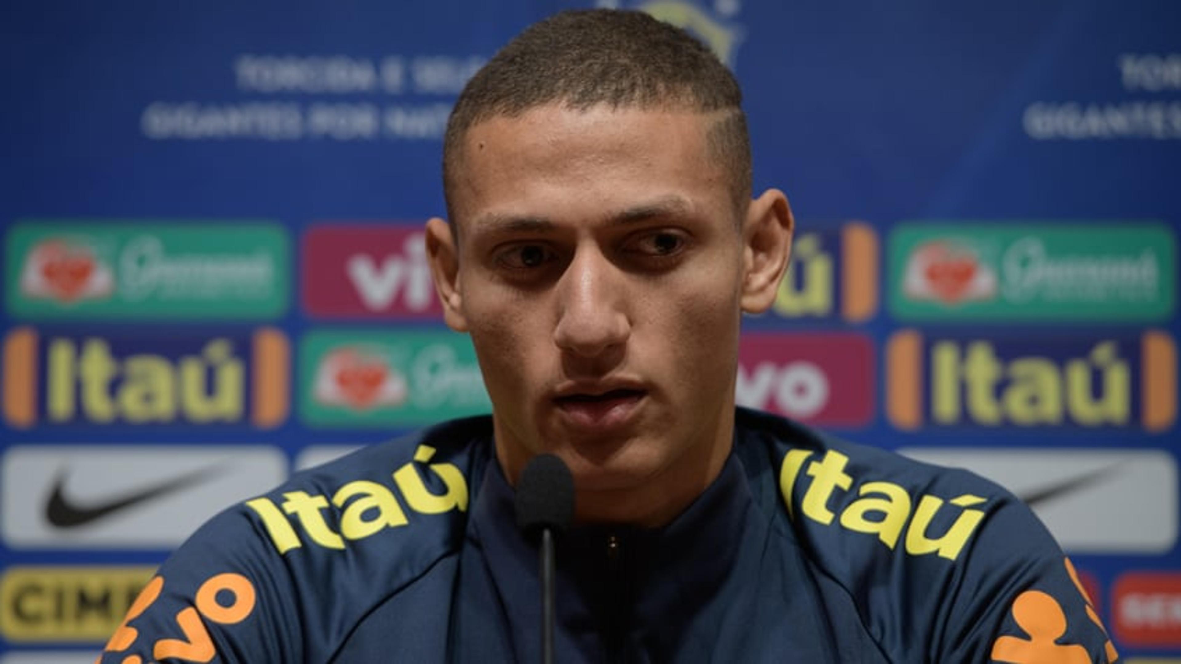 Richarlison relata infância difícil e confessa: ‘O futebol me levou para o caminho certo’