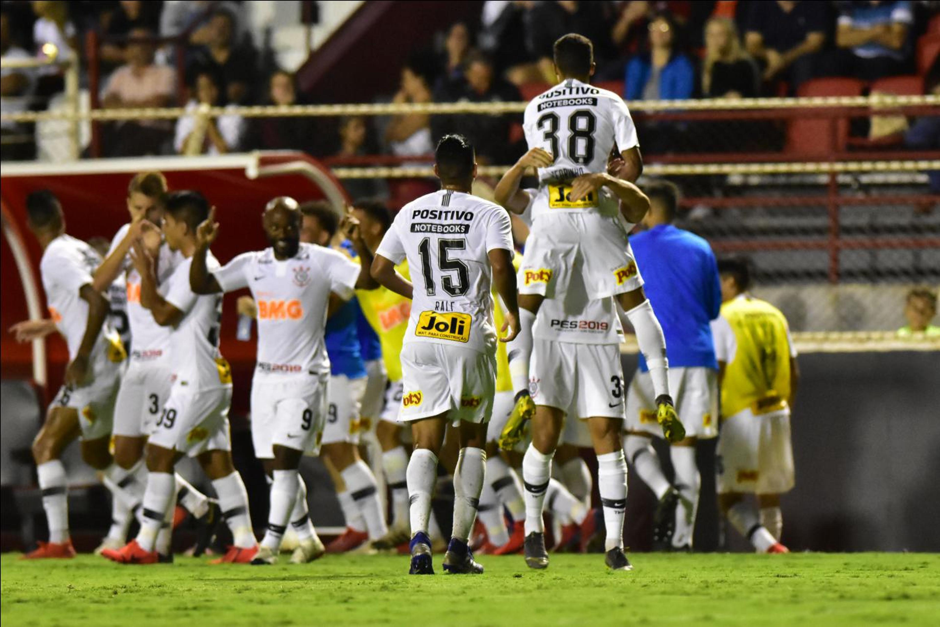 ATUAÇÕES: Cássio salva, e Avelar comprova boa fase no Corinthians