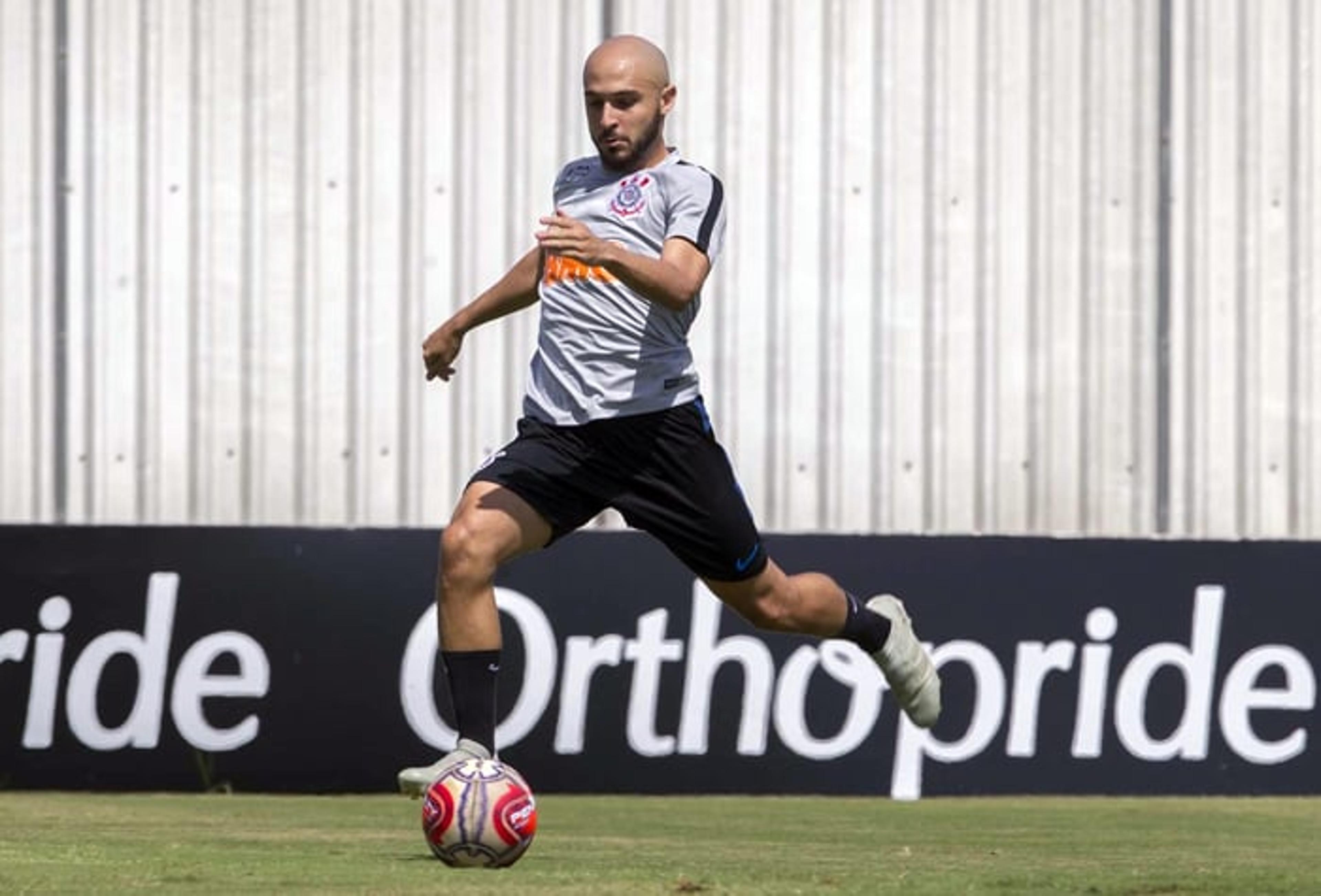 Carille explica entrada de Régis na vaga de Díaz na lista do Corinthians