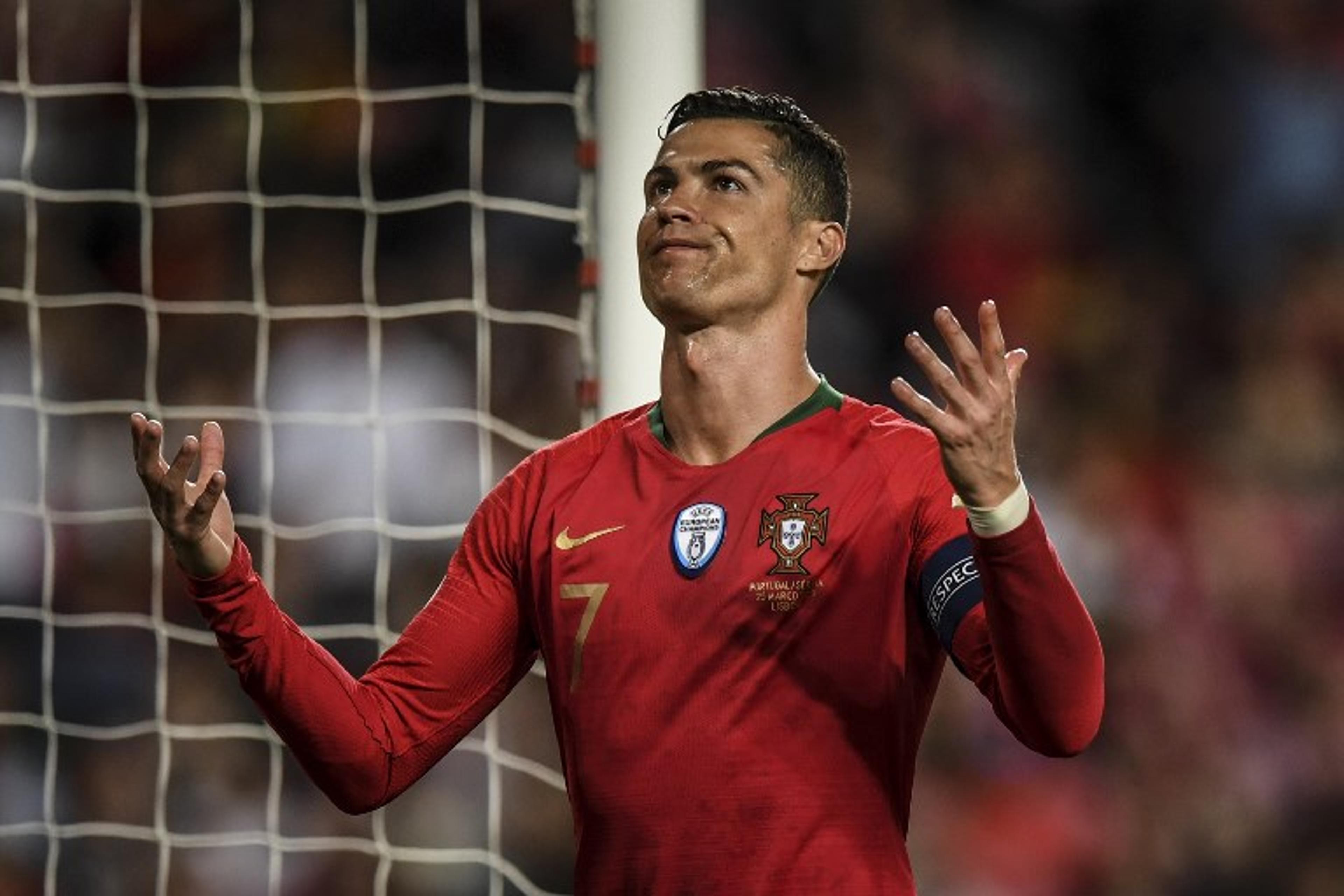 CR7 se lesiona, arbitragem atrapalha e Portugal empata com a Sérvia