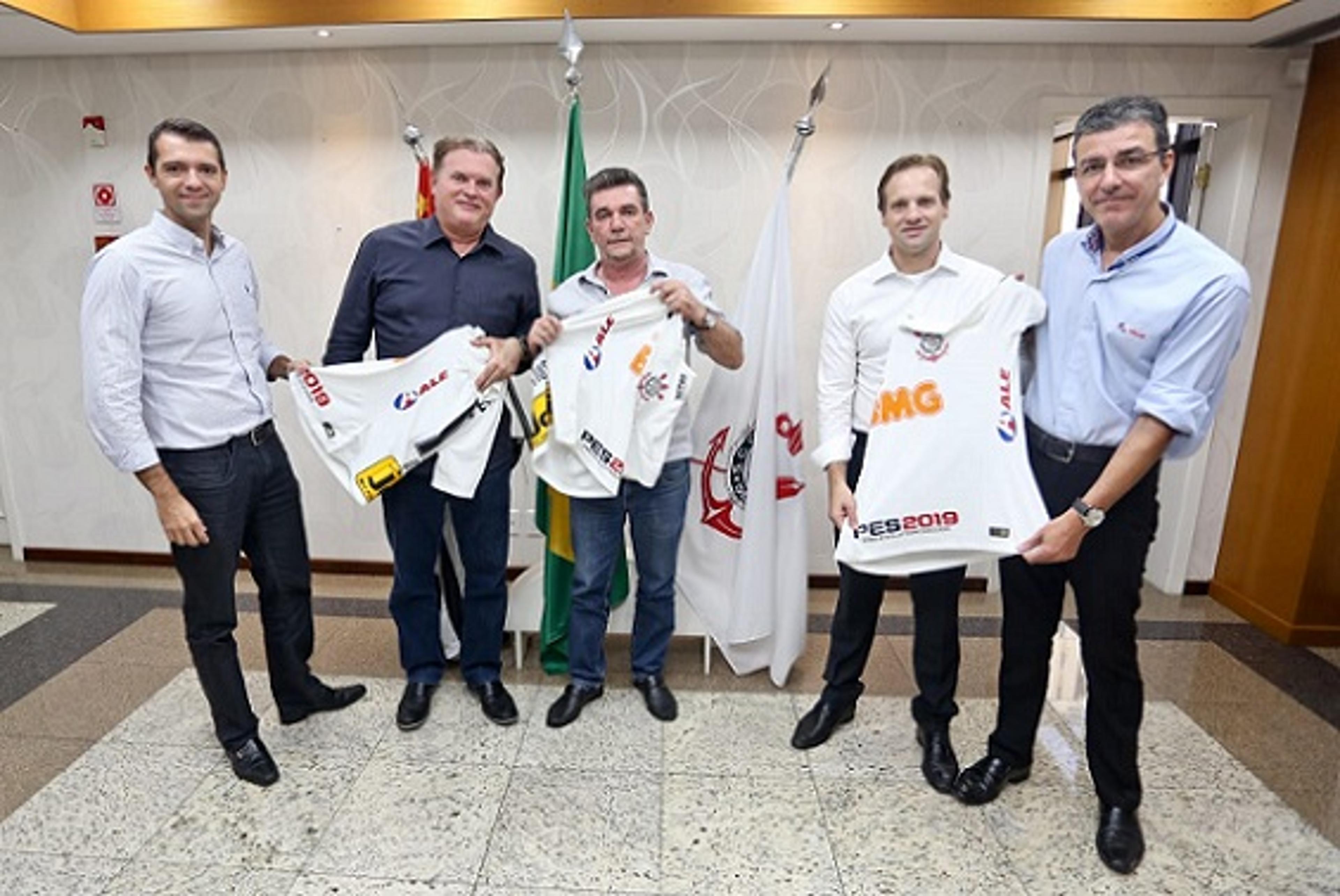 Corinthians anuncia novo patrocínio para a camisa até março de 2020