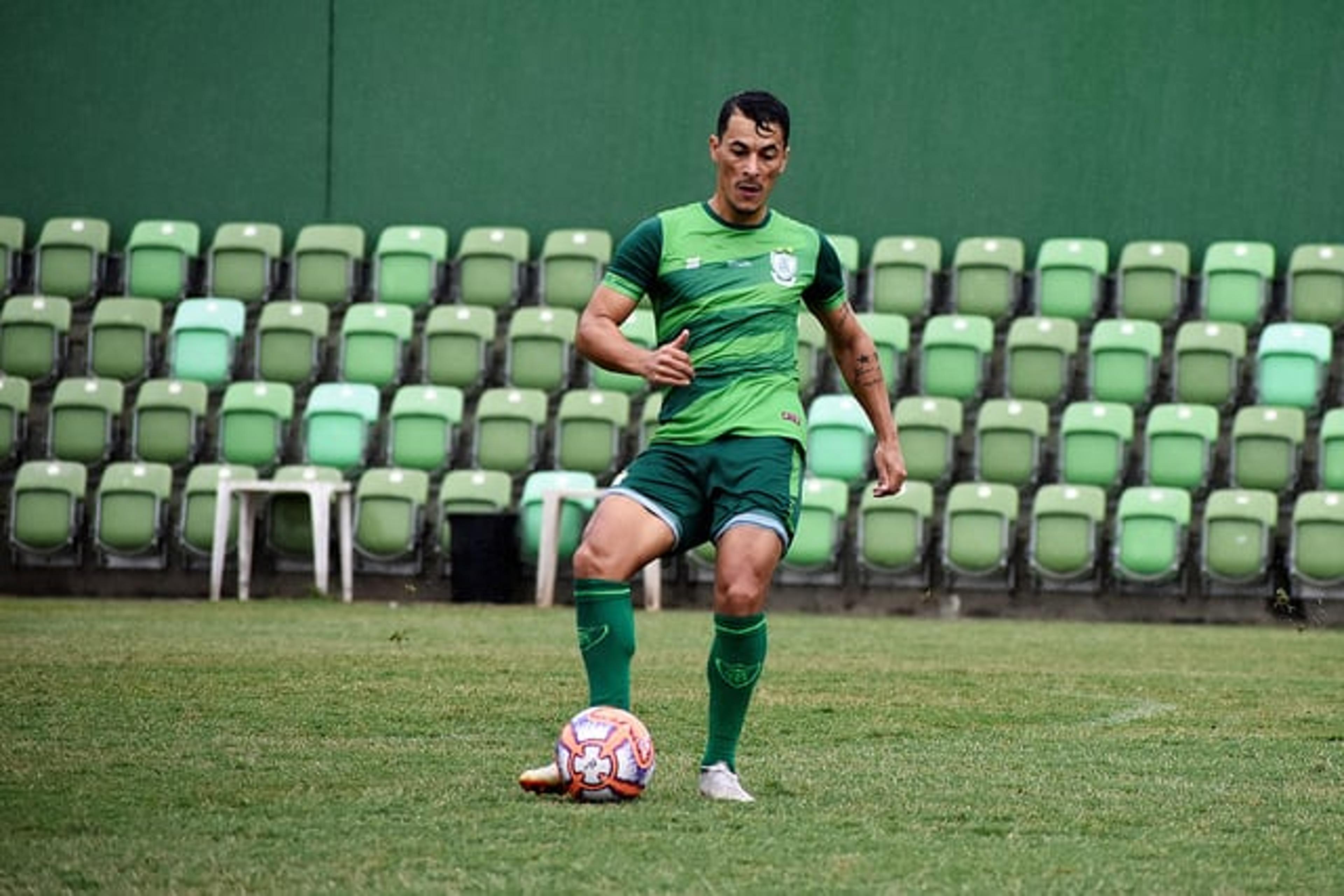 Em 24 horas, Figueirense se aproxima e recua sobre a chegada de Jonatas Belusso