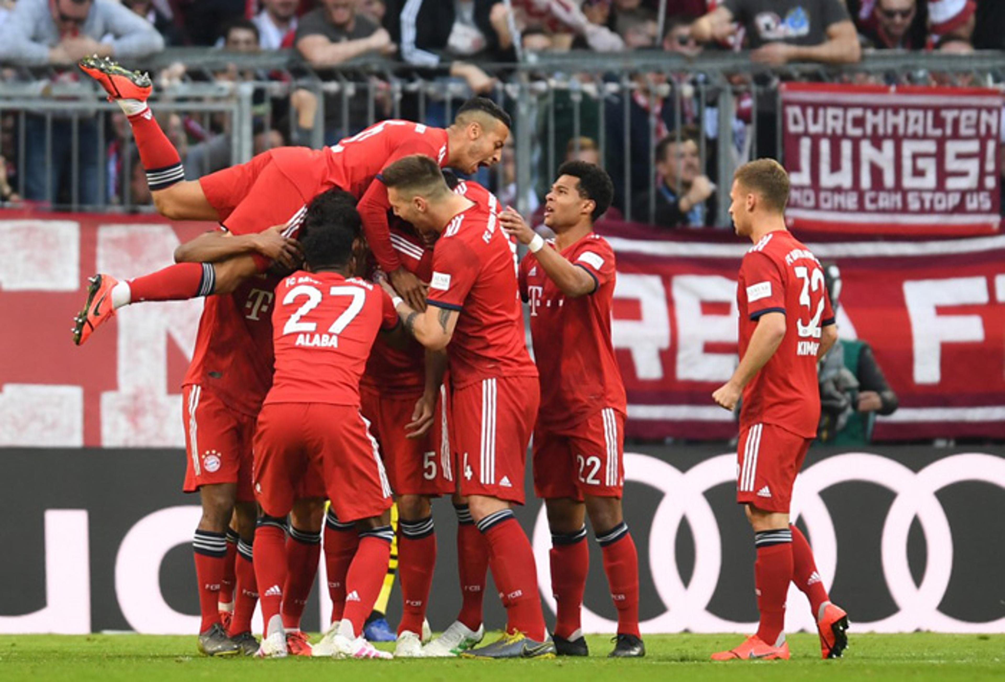 Bayern goleia o Borussia em ‘final antecipada’ e é líder da Bundesliga