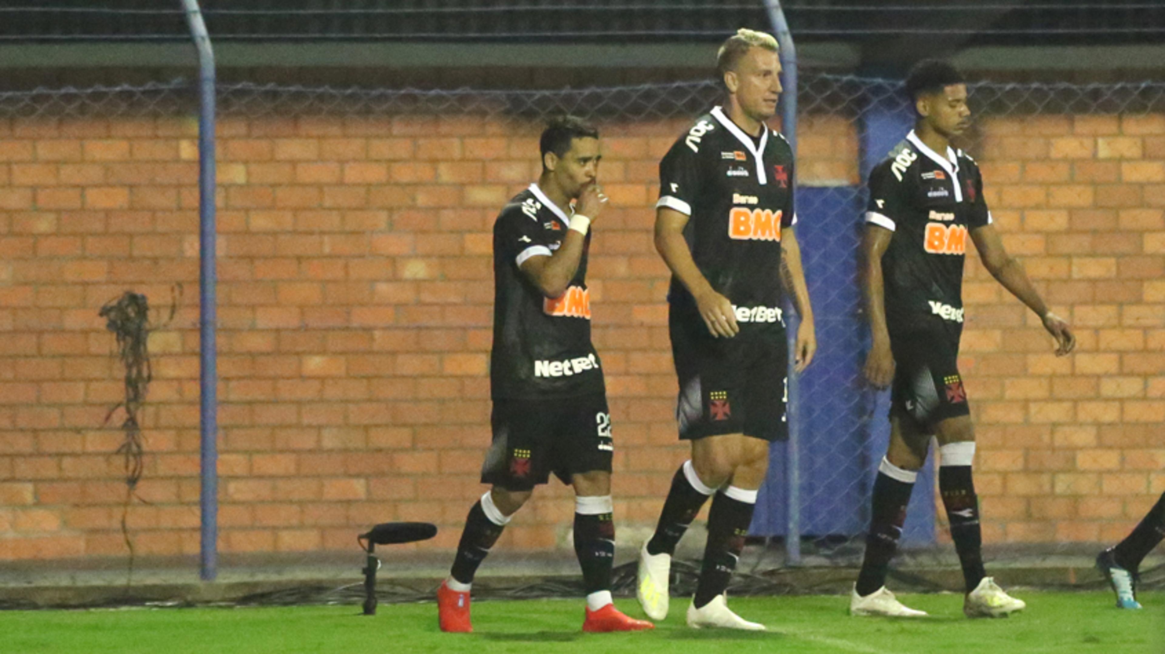 Evolução, trocas certeiras e defesa ilesa garantem classificação do Vasco